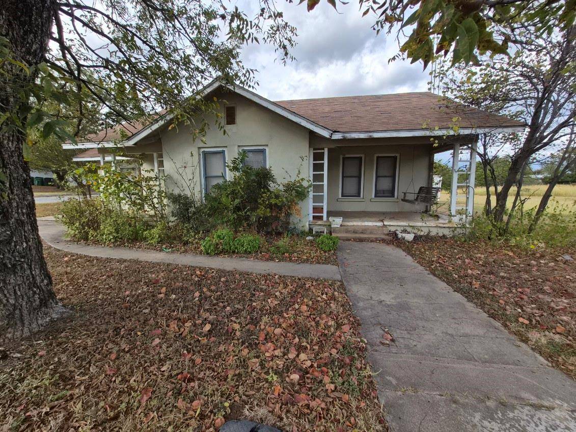 601 E Green ST, Llano, TX 78643