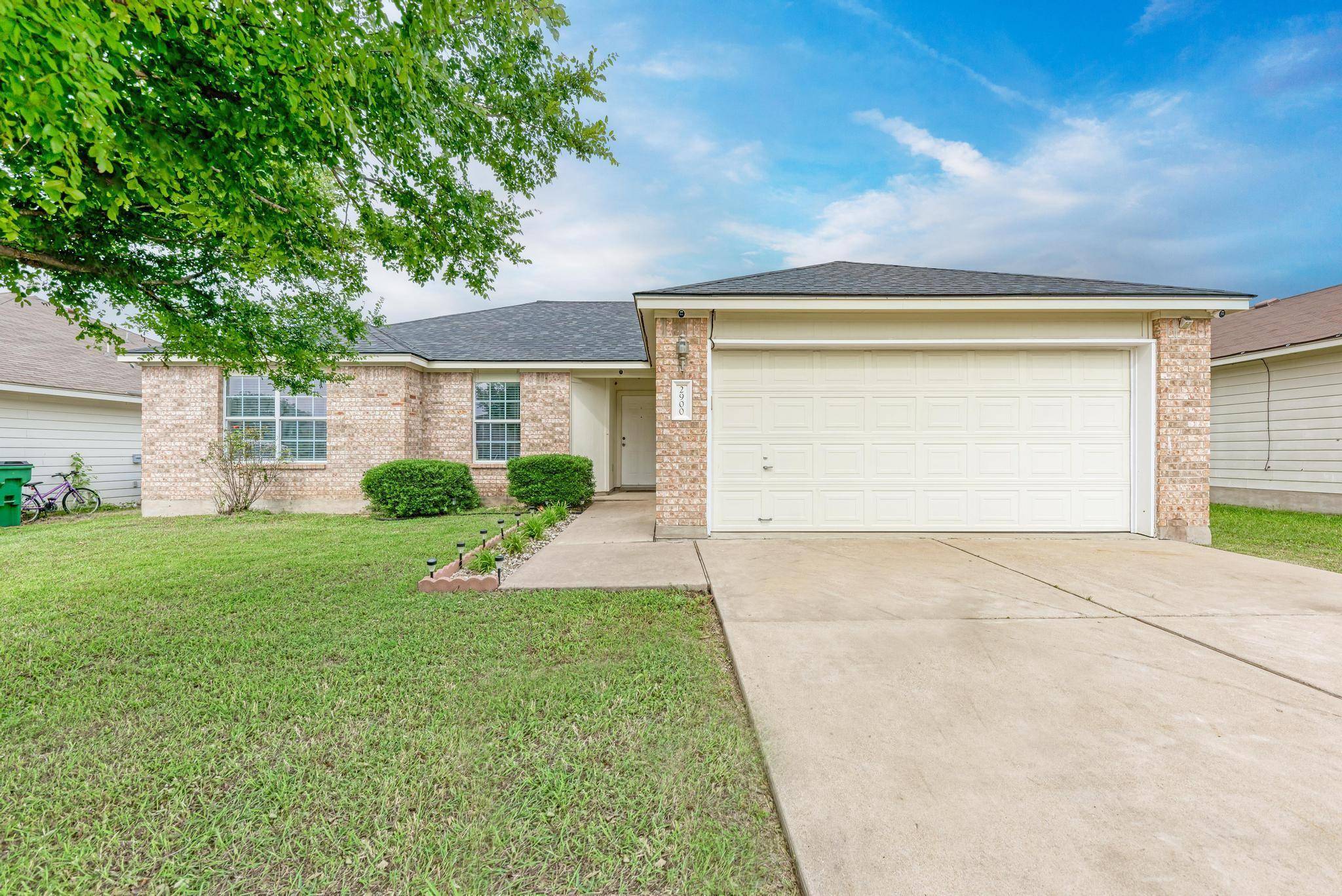 2900 Don Hill LN, Taylor, TX 76574