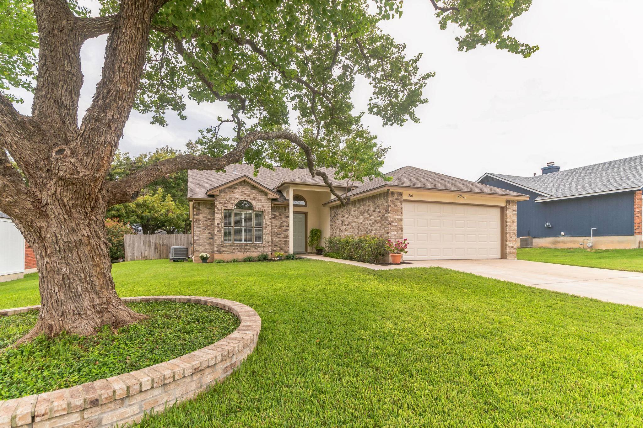 601 Dover LN, Round Rock, TX 78664