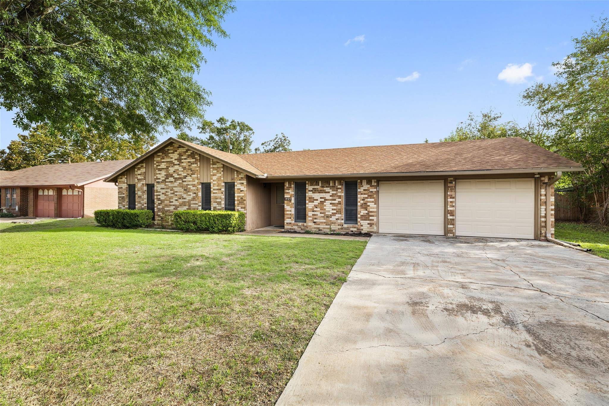 1405 Summit CIR, Taylor, TX 76574