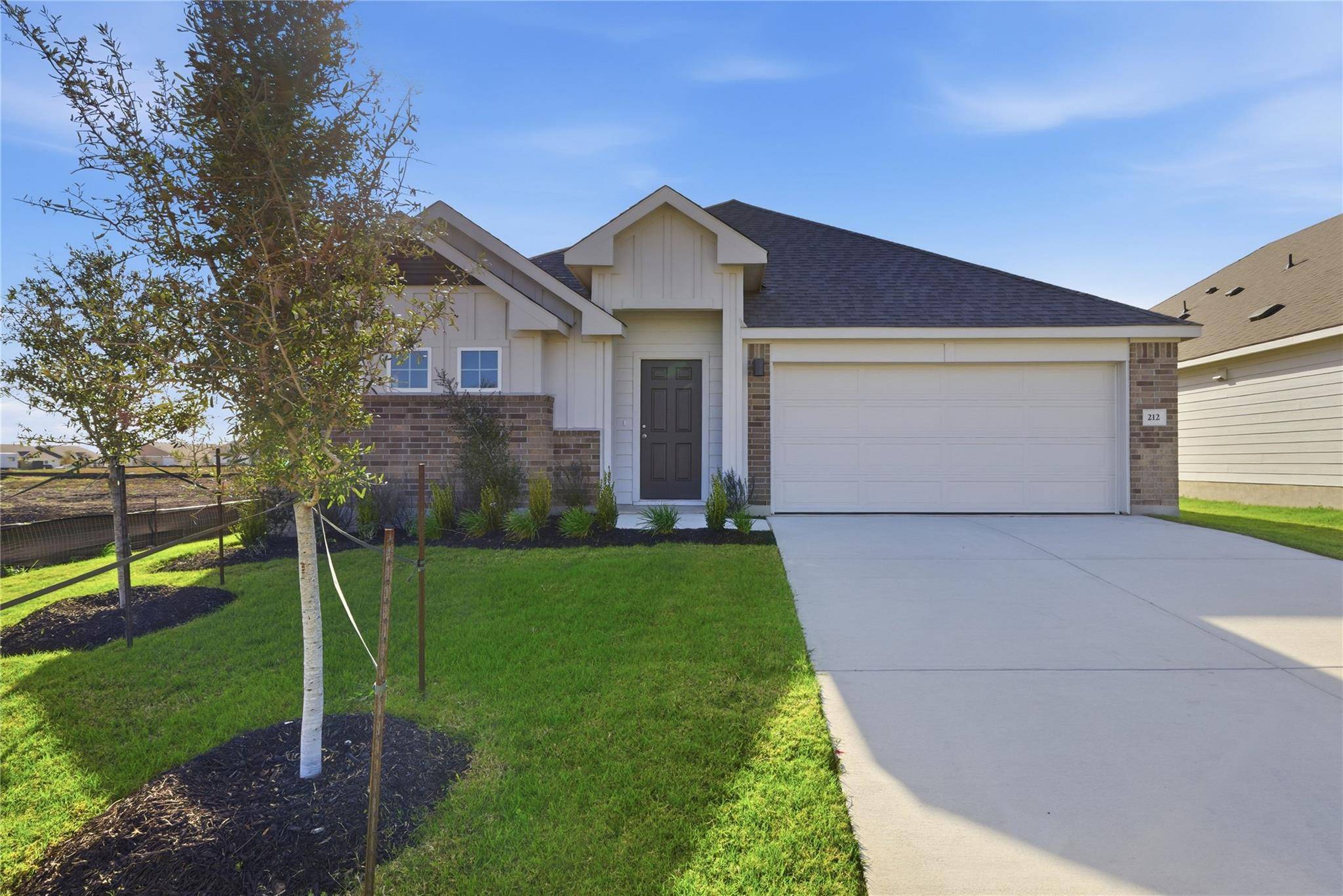 212 Hazy View RD, San Marcos, TX 78666