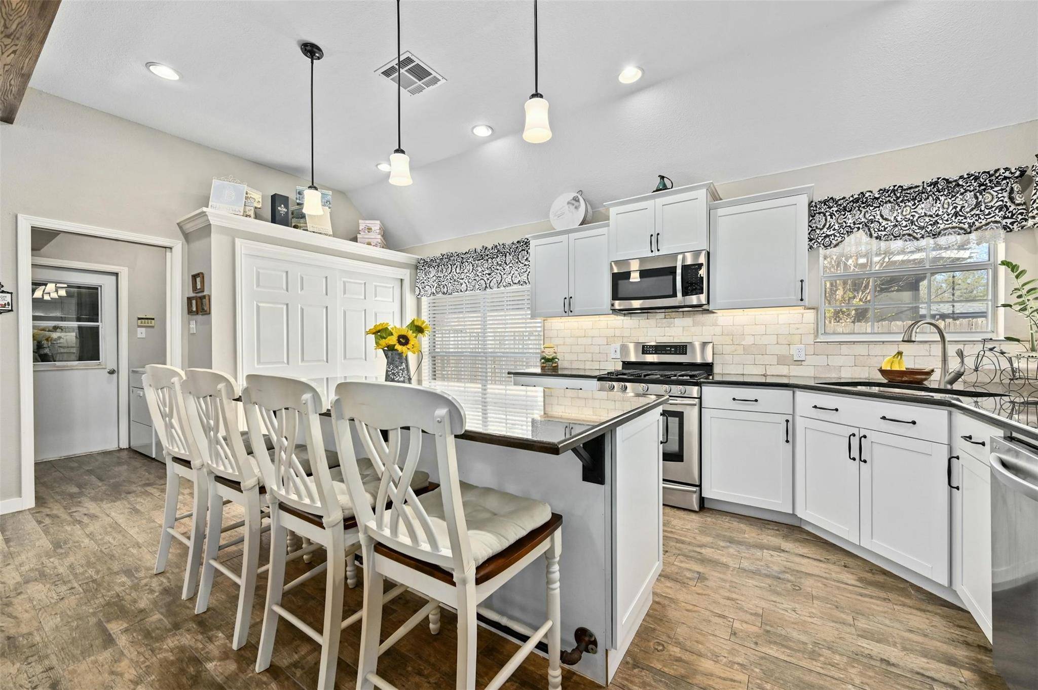 205 Rio Vista DR, Georgetown, TX 78626