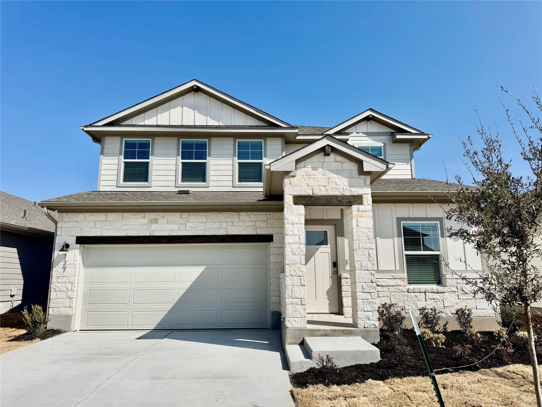 127 Holmby DR, Hutto, TX 78634
