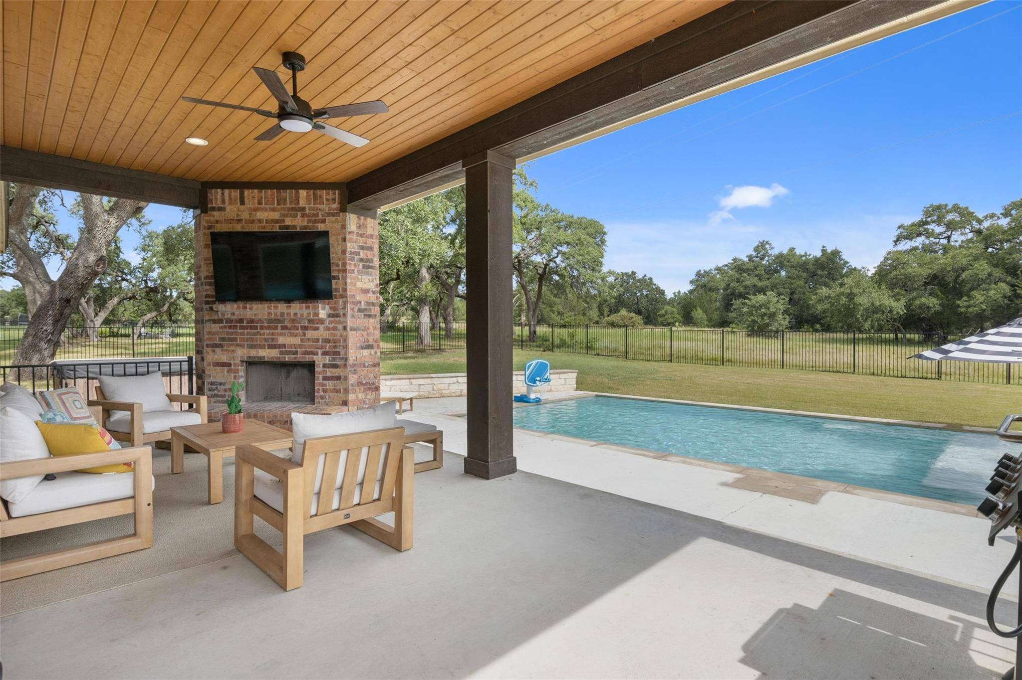 1715 Nature View LOOP, Driftwood, TX 78619