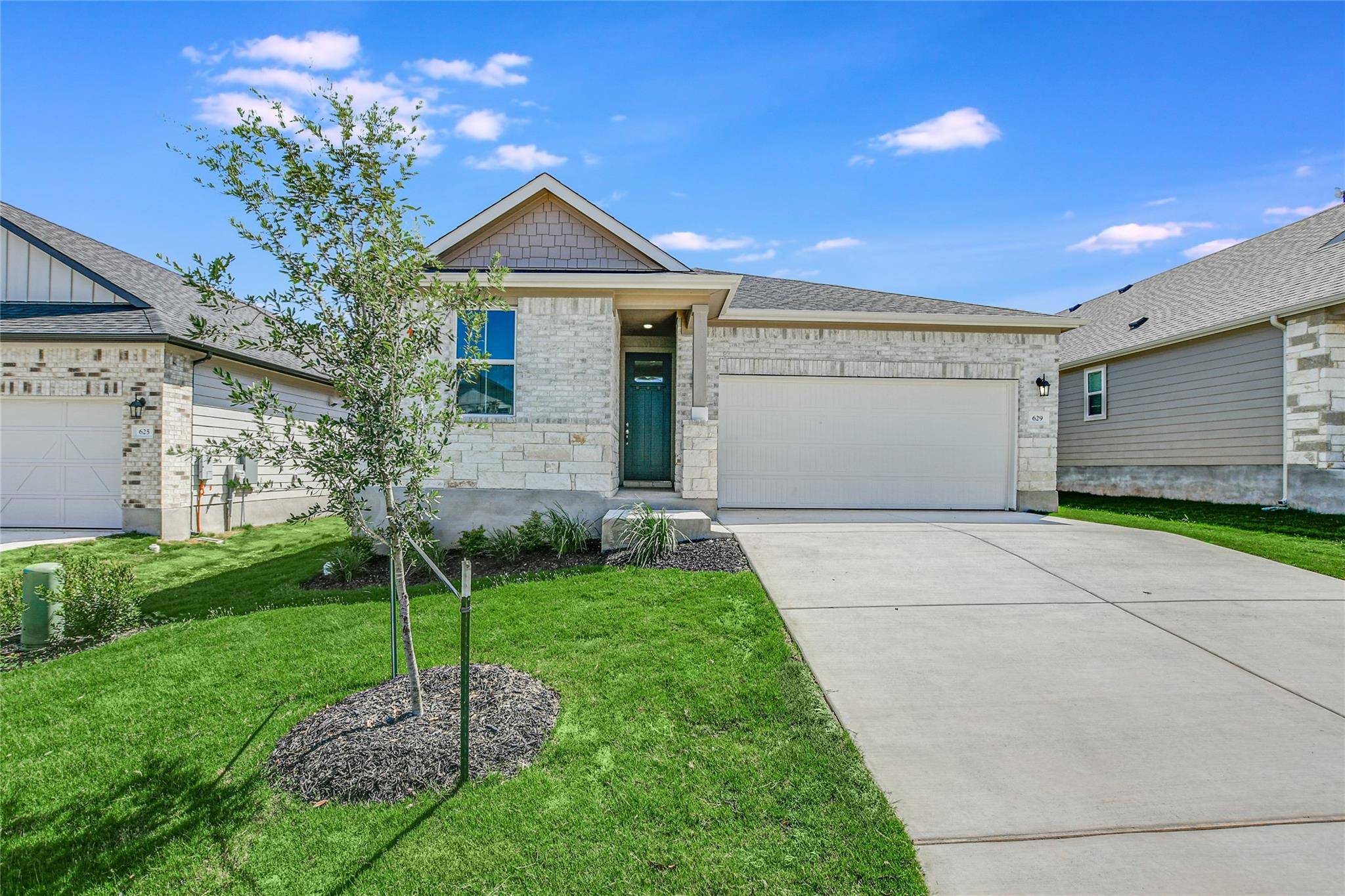 629 Seabiscuit DR, Jarrell, TX 76537