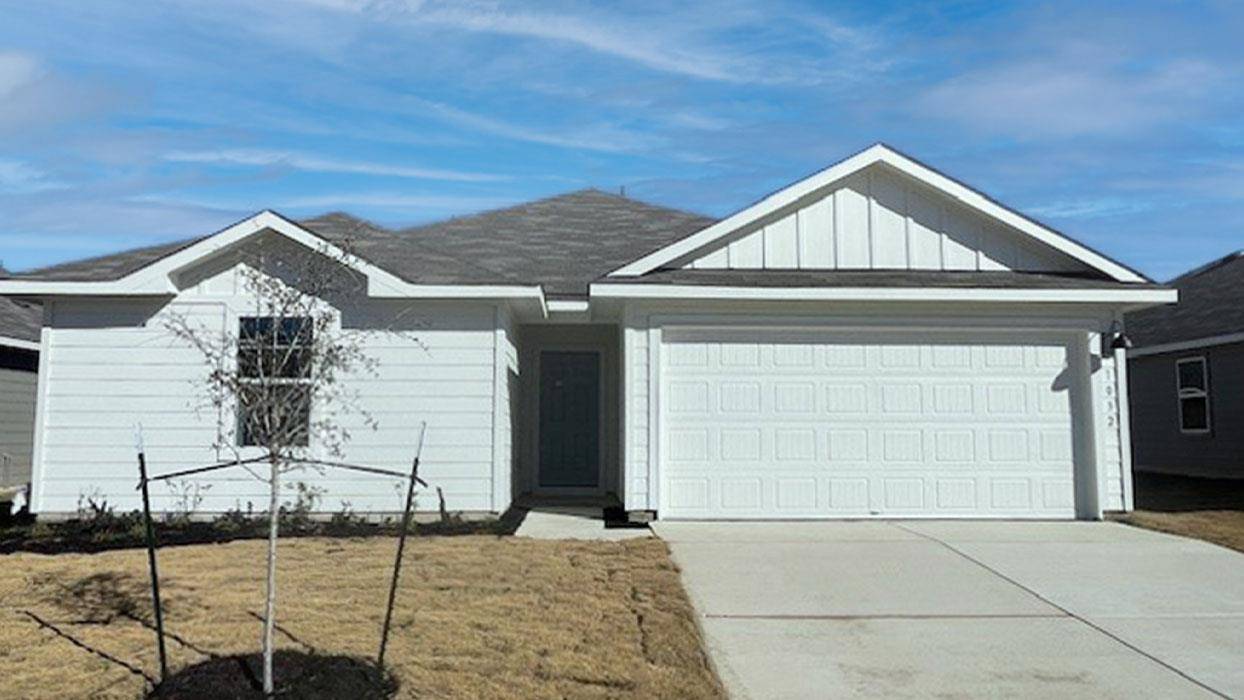 1032 VILLAGE RUN, Seguin, TX 78155