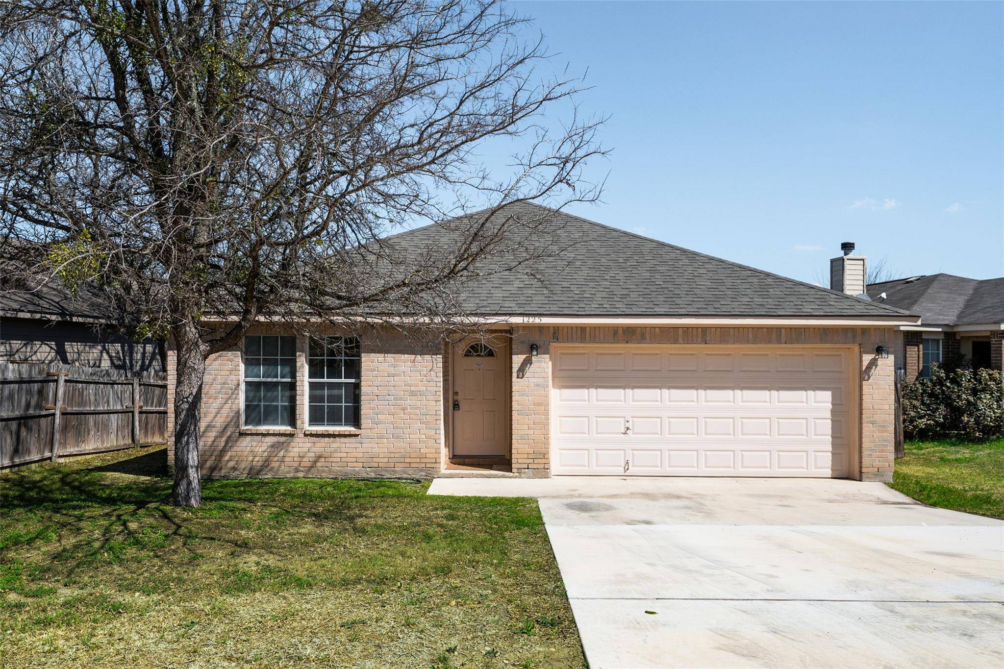 1225 Hilltop DR, San Marcos, TX 78666