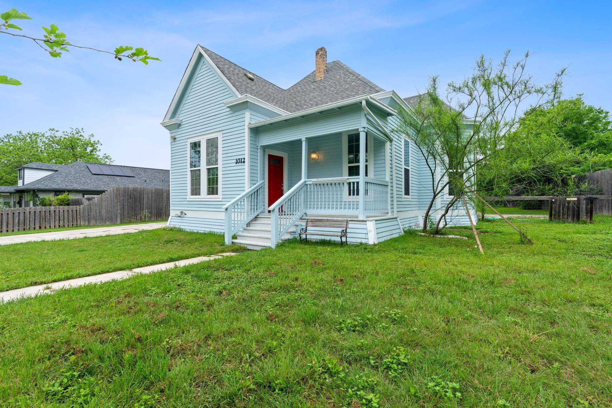 1012 W 7th ST, Taylor, TX 76574