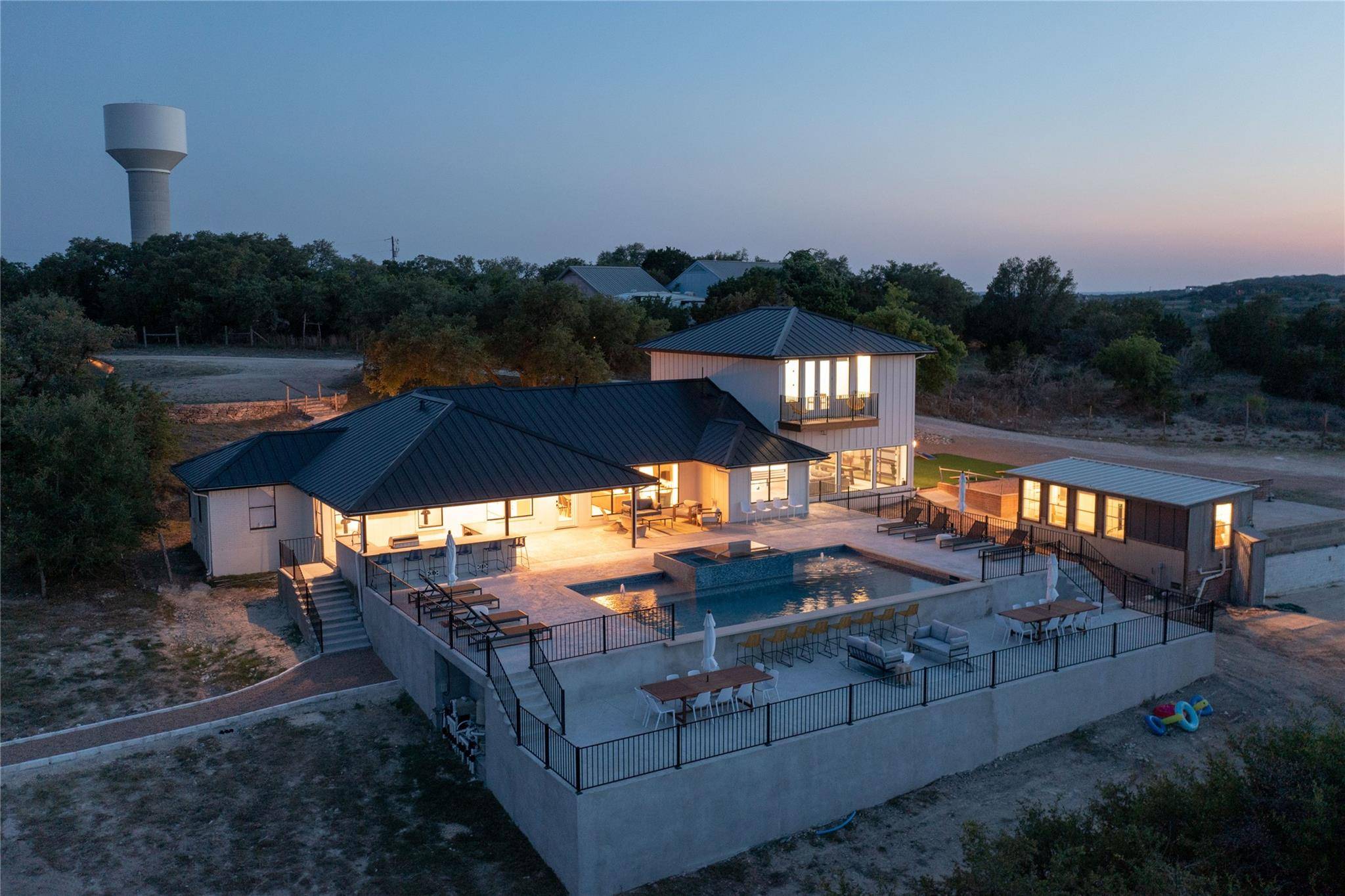 171 Hart LN, Dripping Springs, TX 78620