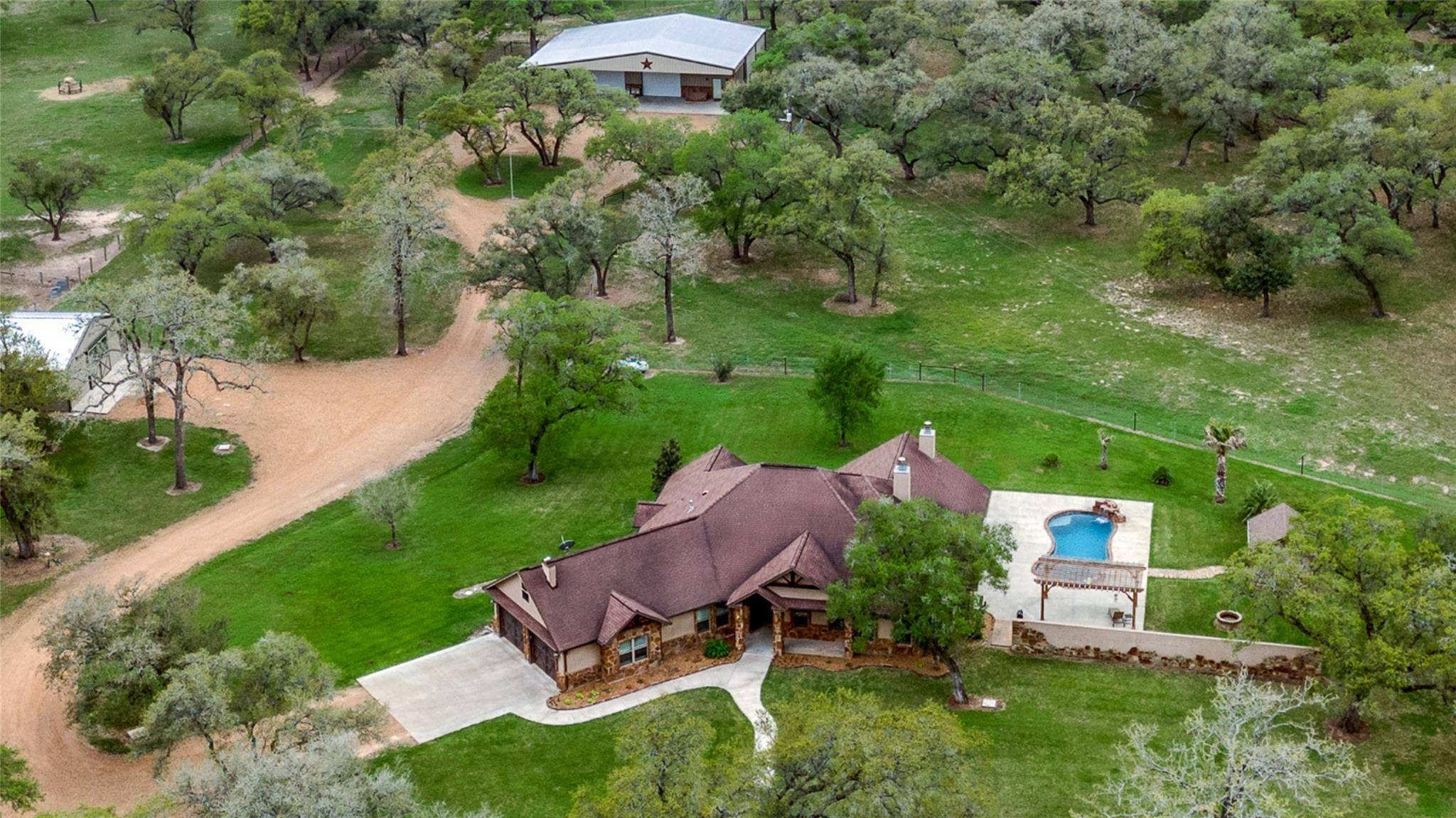 237 County Rd 415, Yoakum, TX 77995
