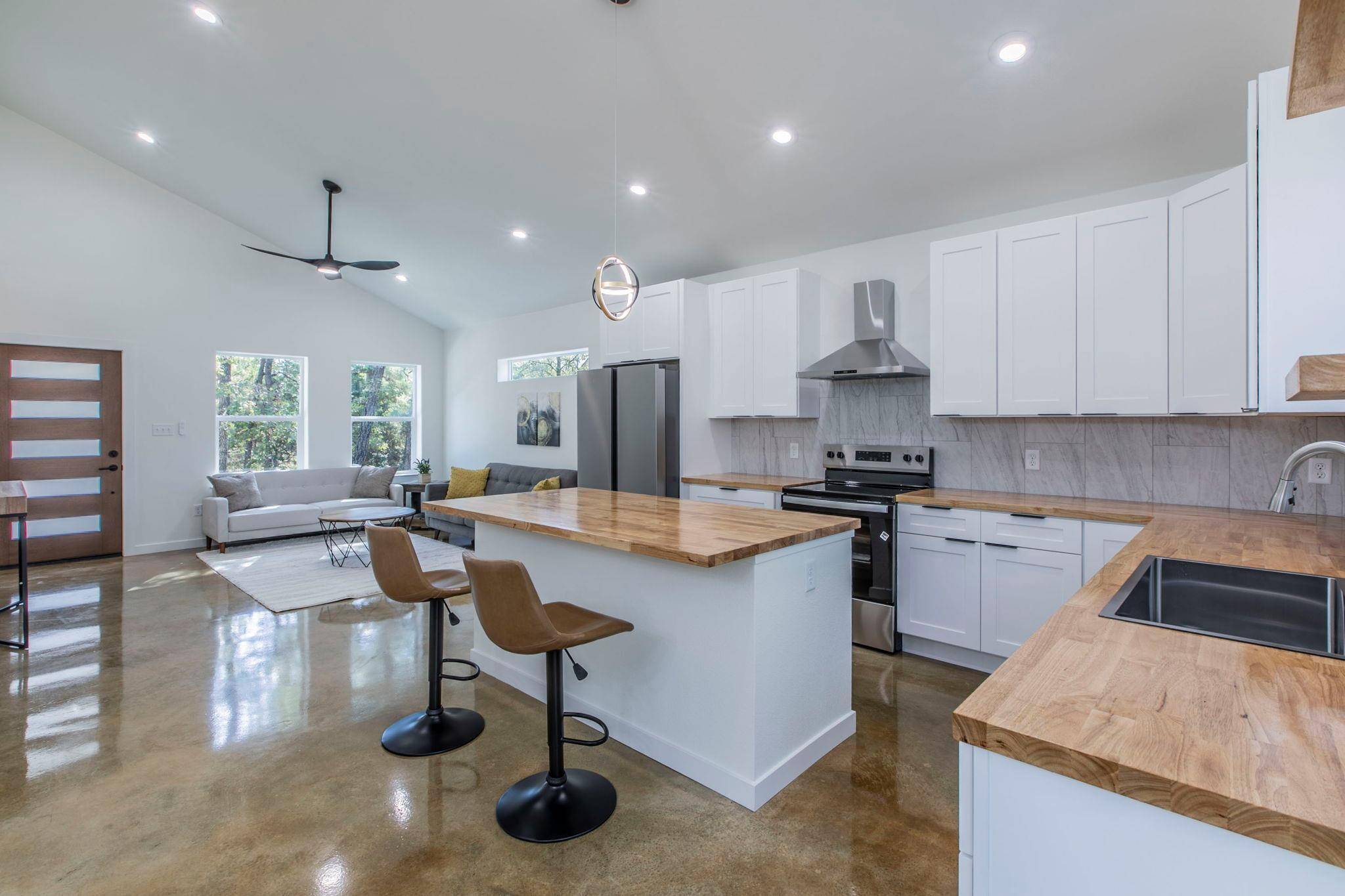 106 Heleakala DR, Bastrop, TX 78602