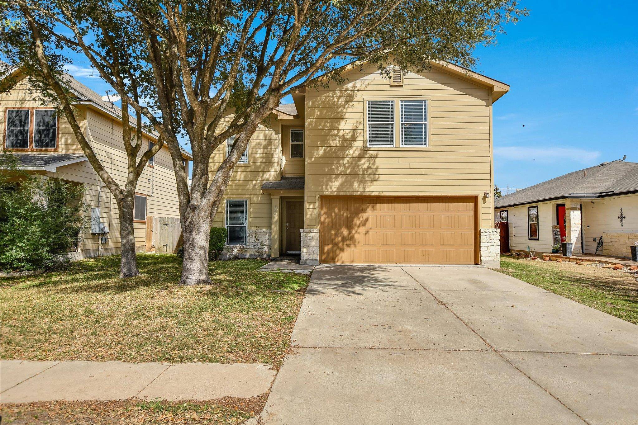526 W Metcalfe ST, Hutto, TX 78634