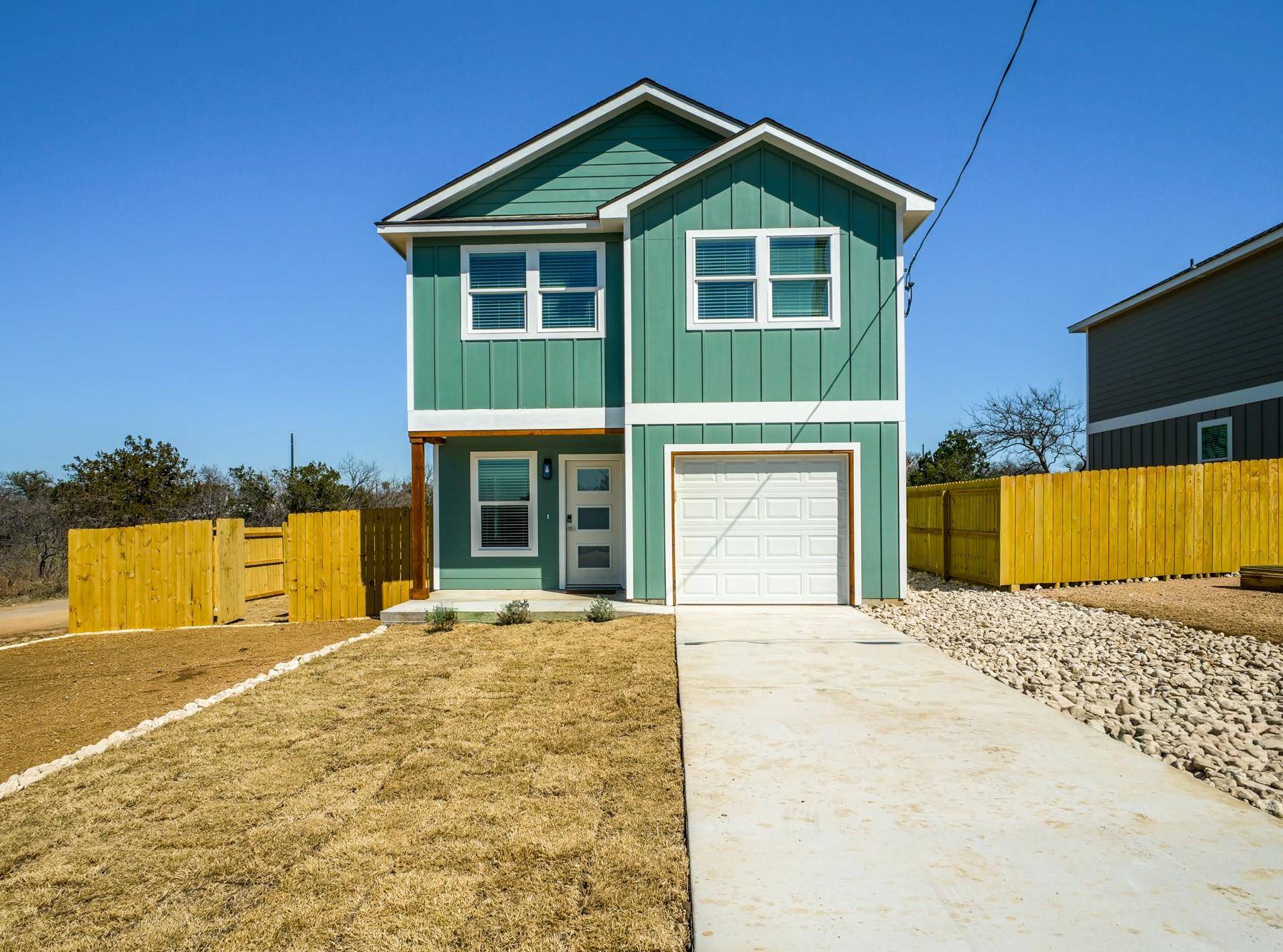 301 Cedarhill DR, Granite Shoals, TX 78654