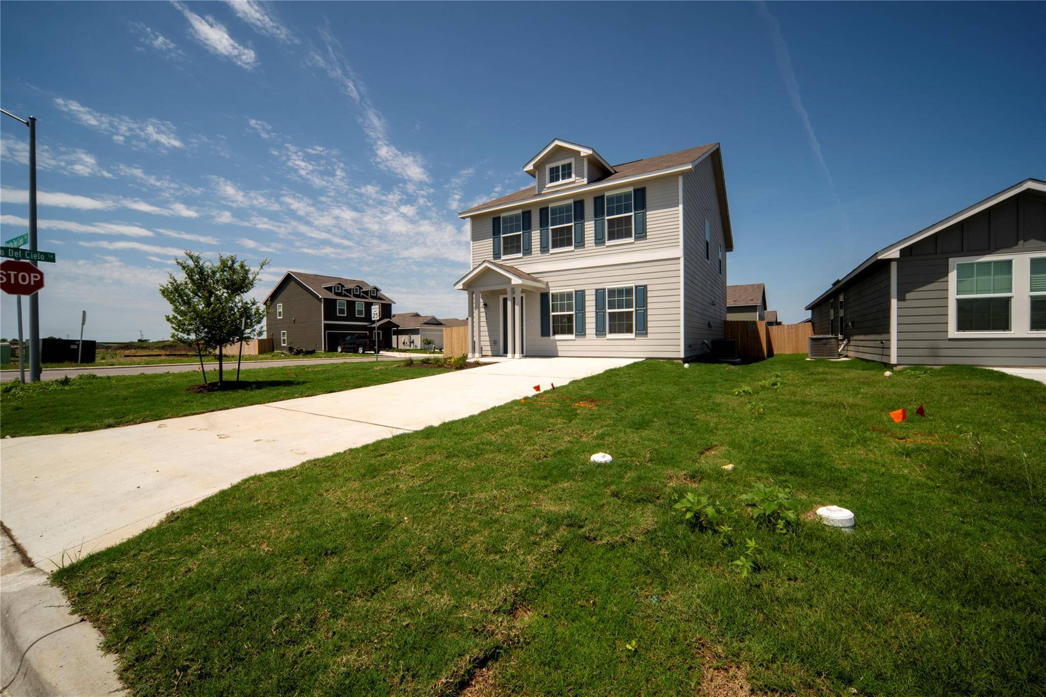 301 Rancho Del Cielo LOOP, Jarrell, TX 76537