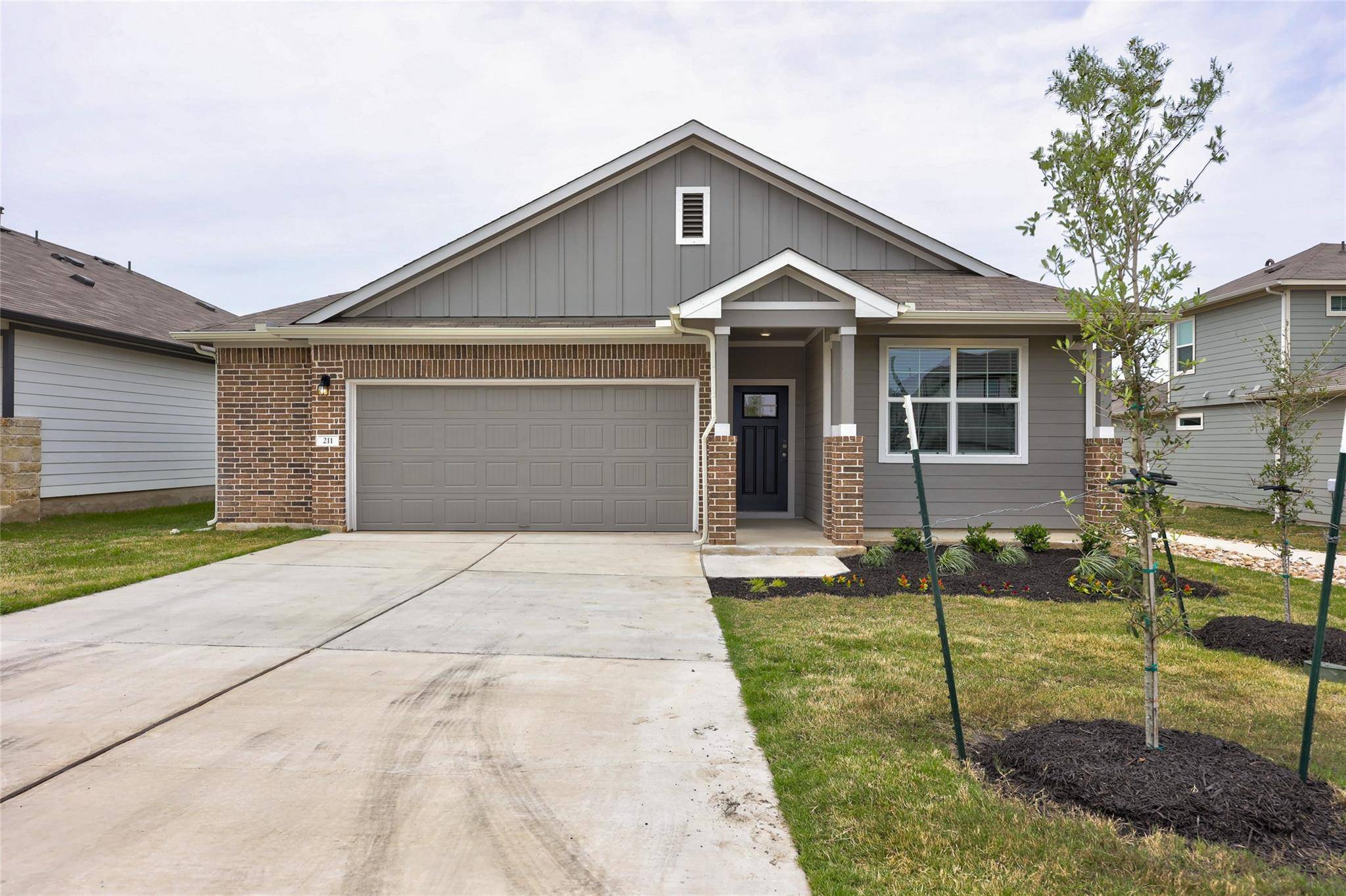 211 Lavaca River LN, Hutto, TX 78634