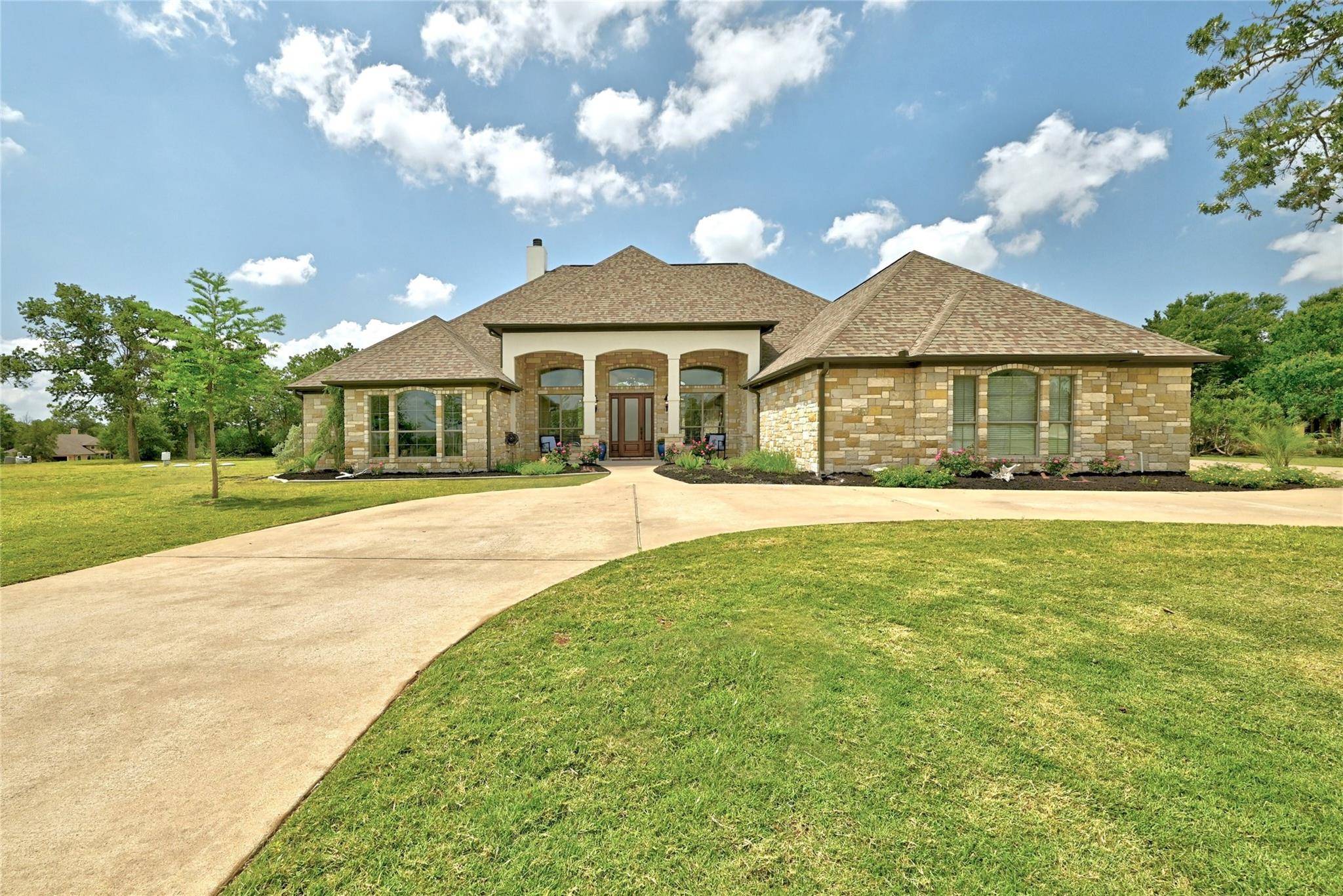 147 Old Windmill LN, Bastrop, TX 78602
