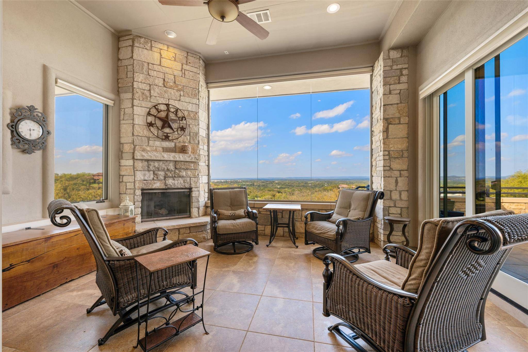 106 CRESCENT CT, Spicewood, TX 78669