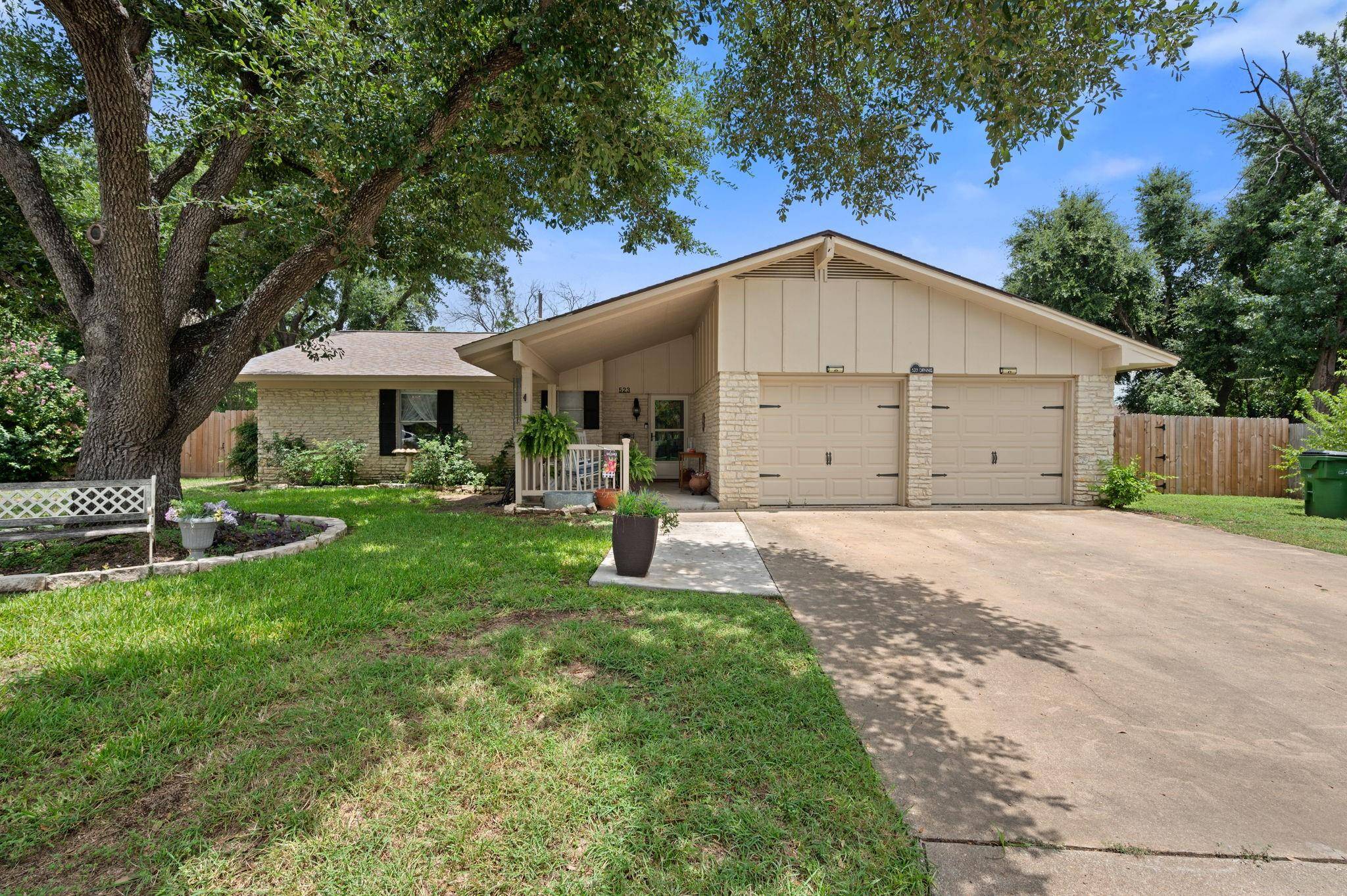 523 Dennis DR, Round Rock, TX 78664