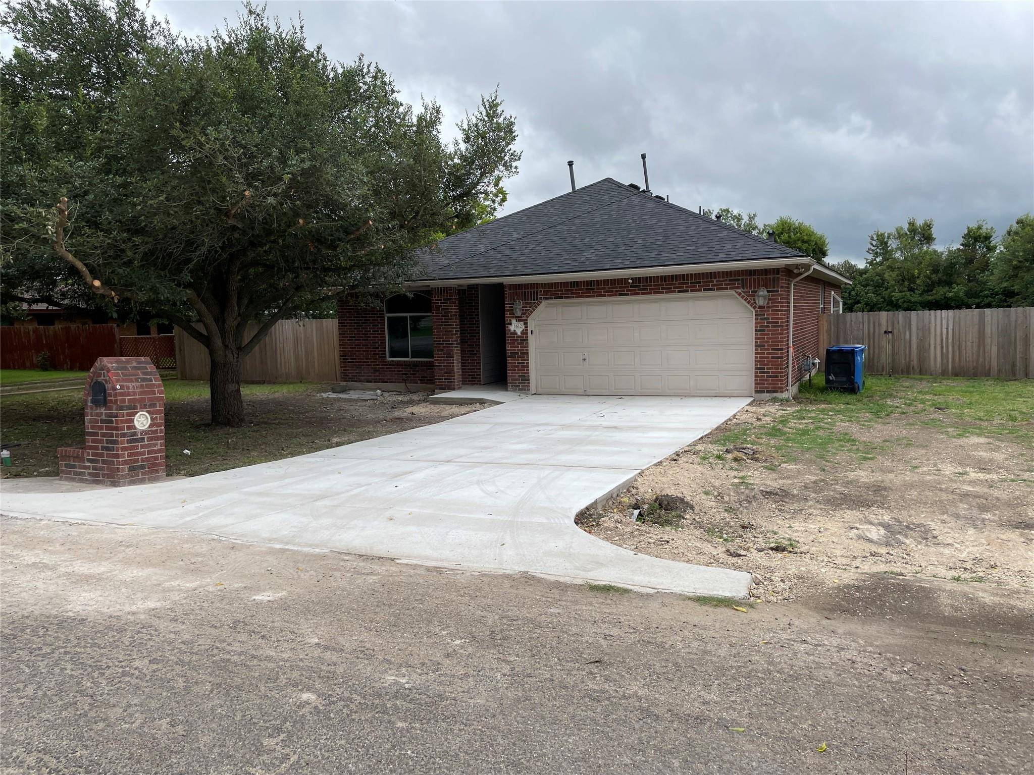 1612 Laurel ST, Taylor, TX 76574