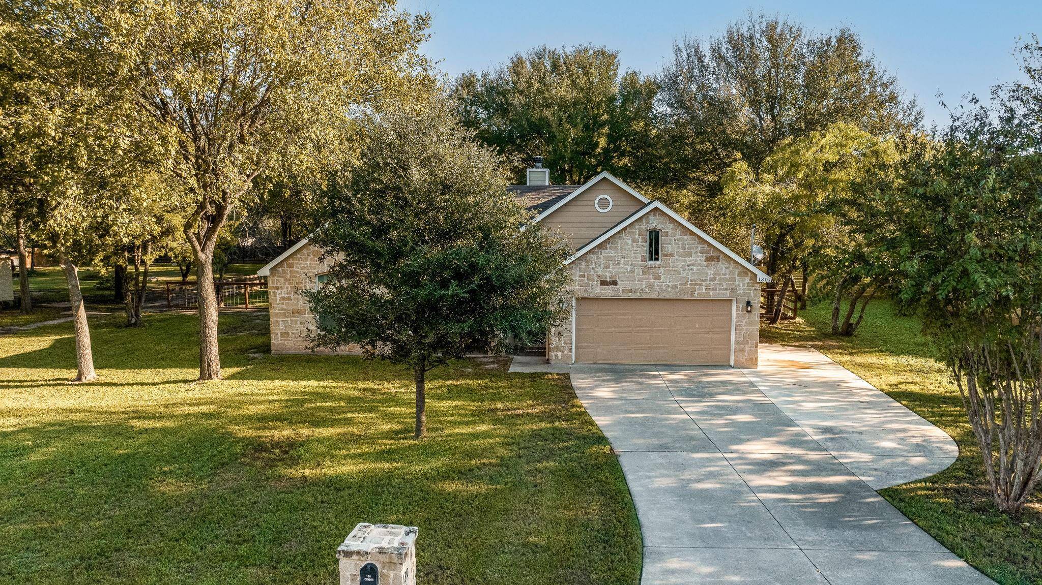 130 Kaeleku LN, Bastrop, TX 78602