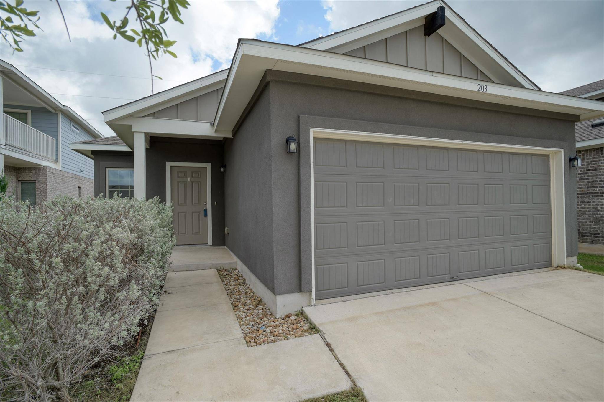 203 Trailside LN, Bastrop, TX 78602