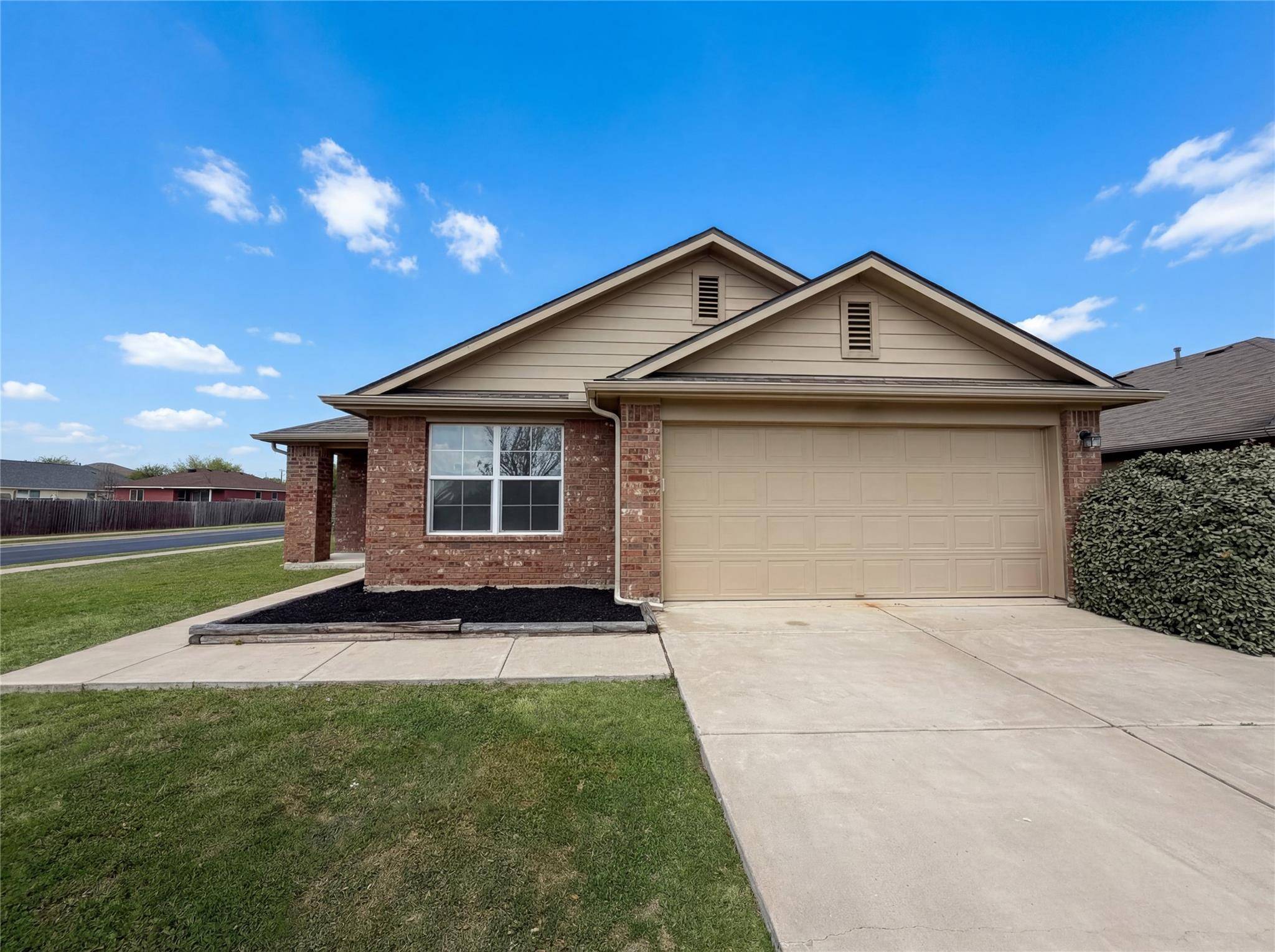 201 Camellia DR, Hutto, TX 78634