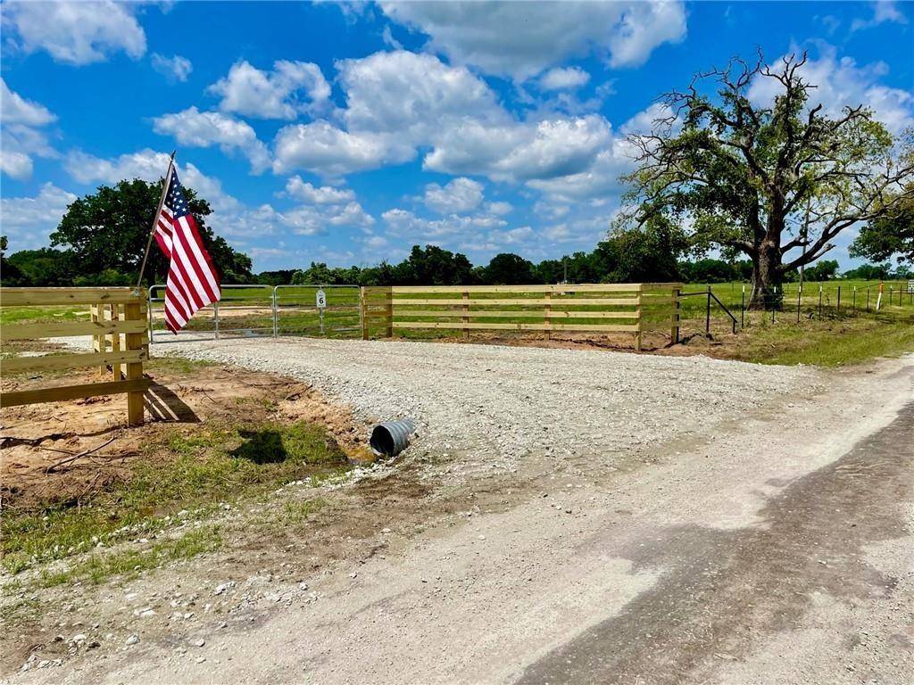 4310 Johnston RD, Wallis, TX 77485
