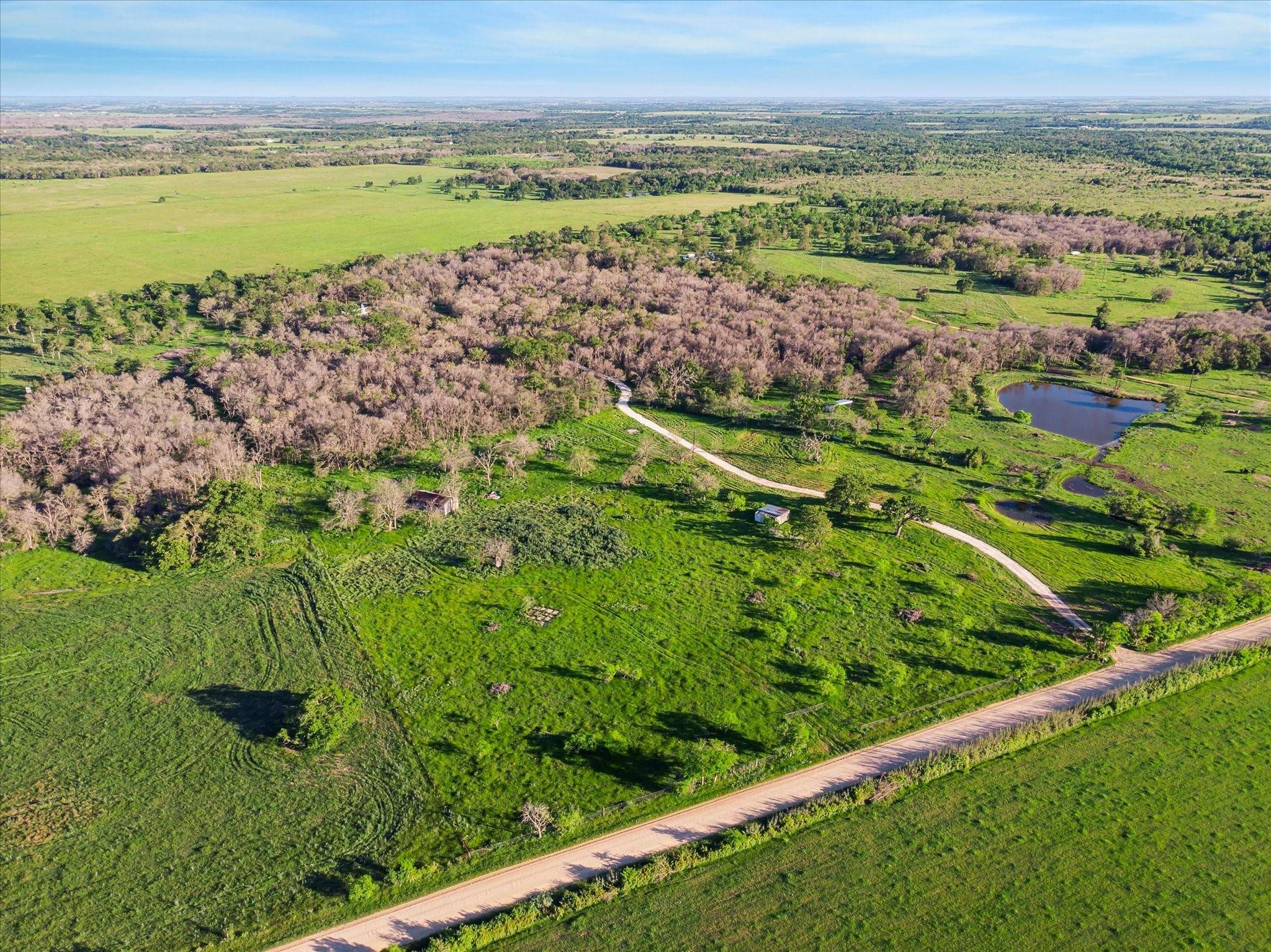 911 County Road 422 RD, Bartlett, TX 76511