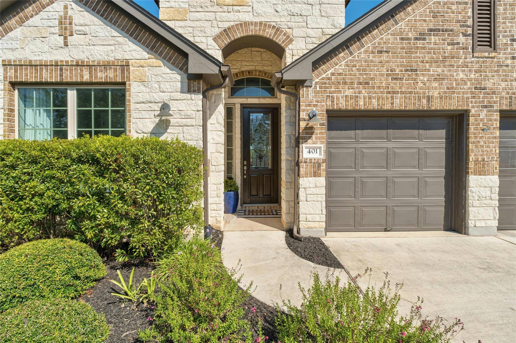 401 Jacksdaw DR, Austin, TX 78737