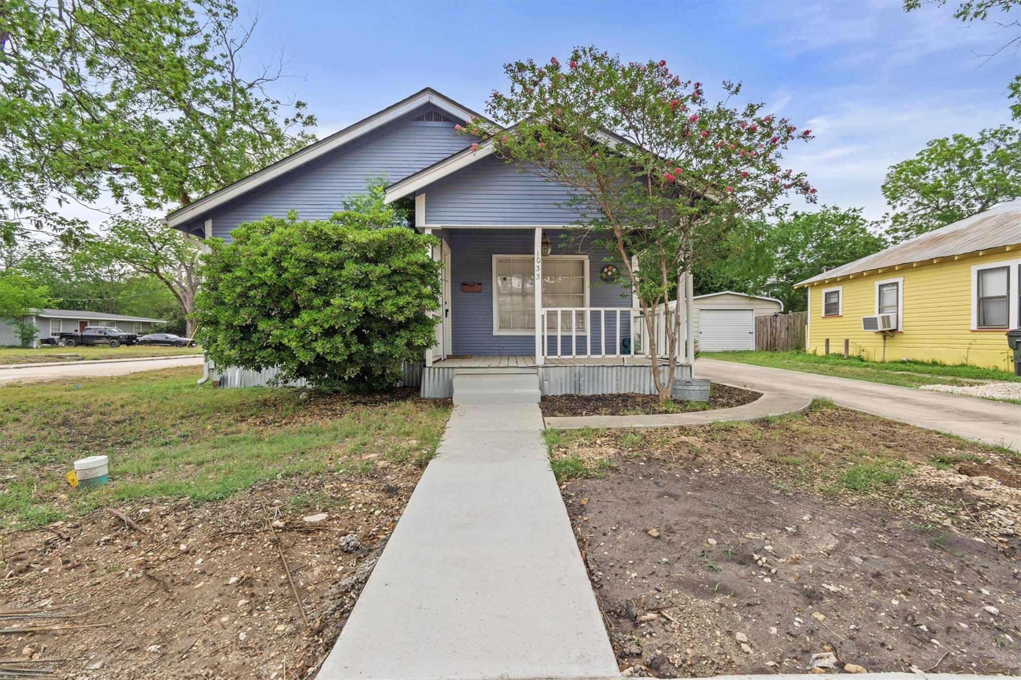 1033 N Milam ST, Seguin, TX 78155