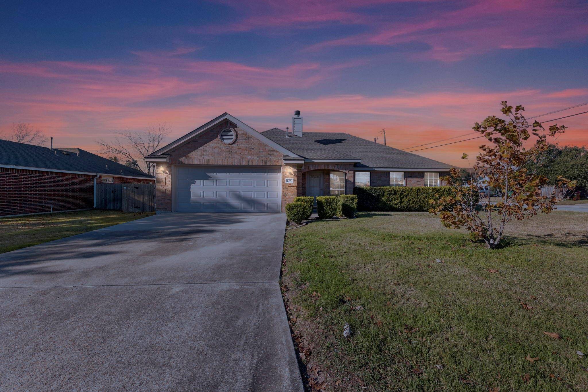 2209 Robin LN, Taylor, TX 76574