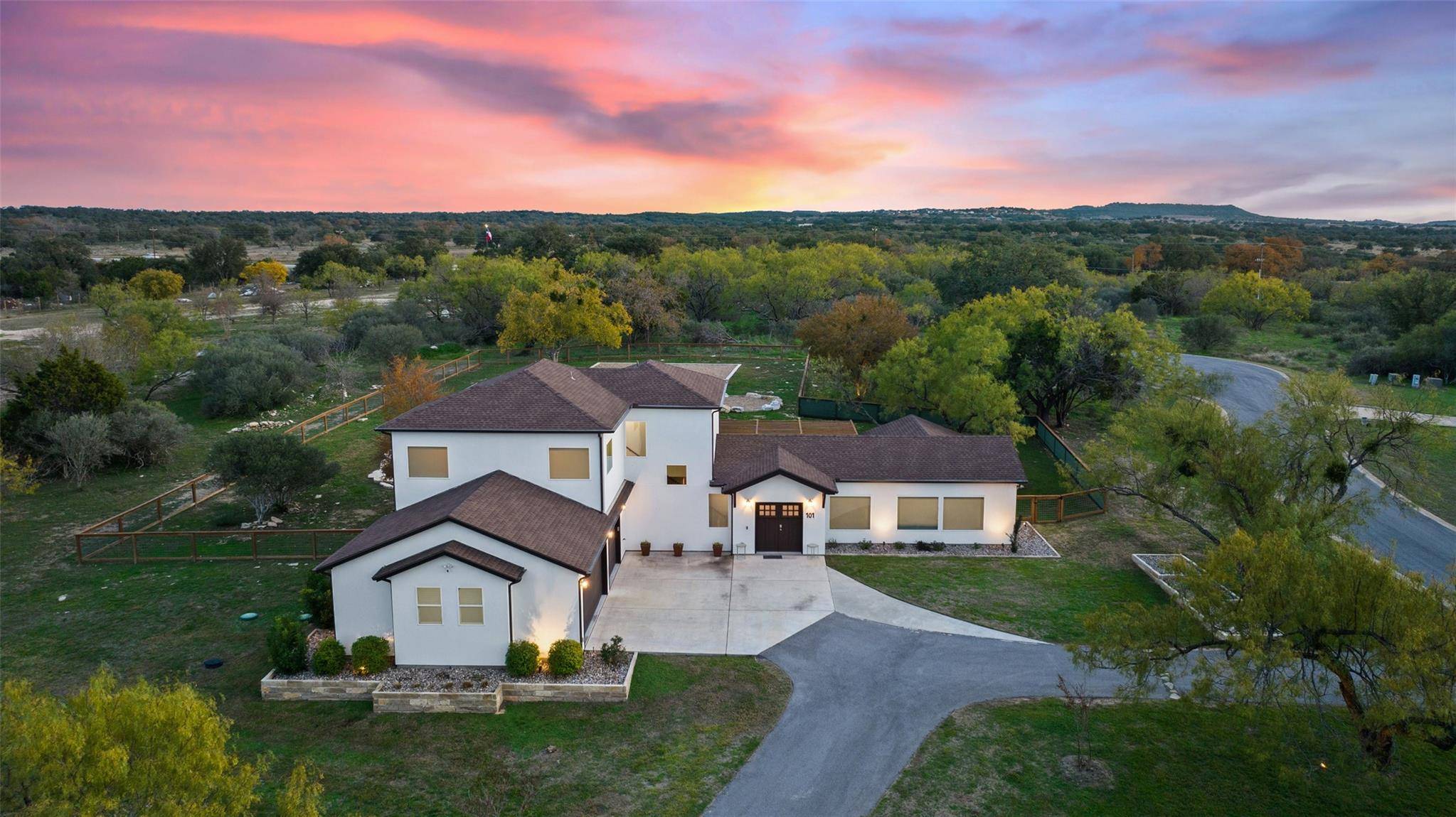 101 Cross TRL, Spicewood, TX 78669