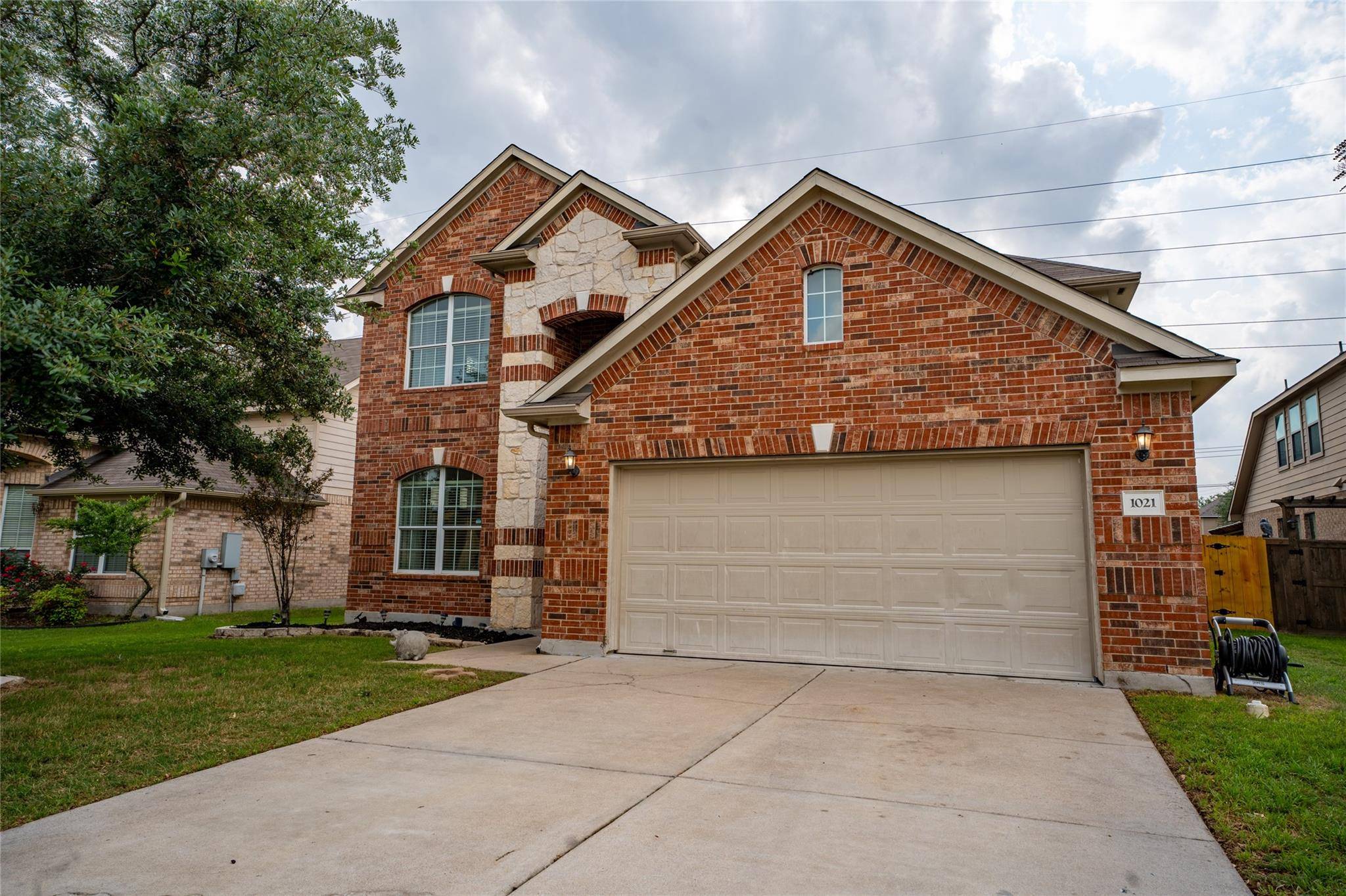 1021 N Ash CV, Hutto, TX 78634