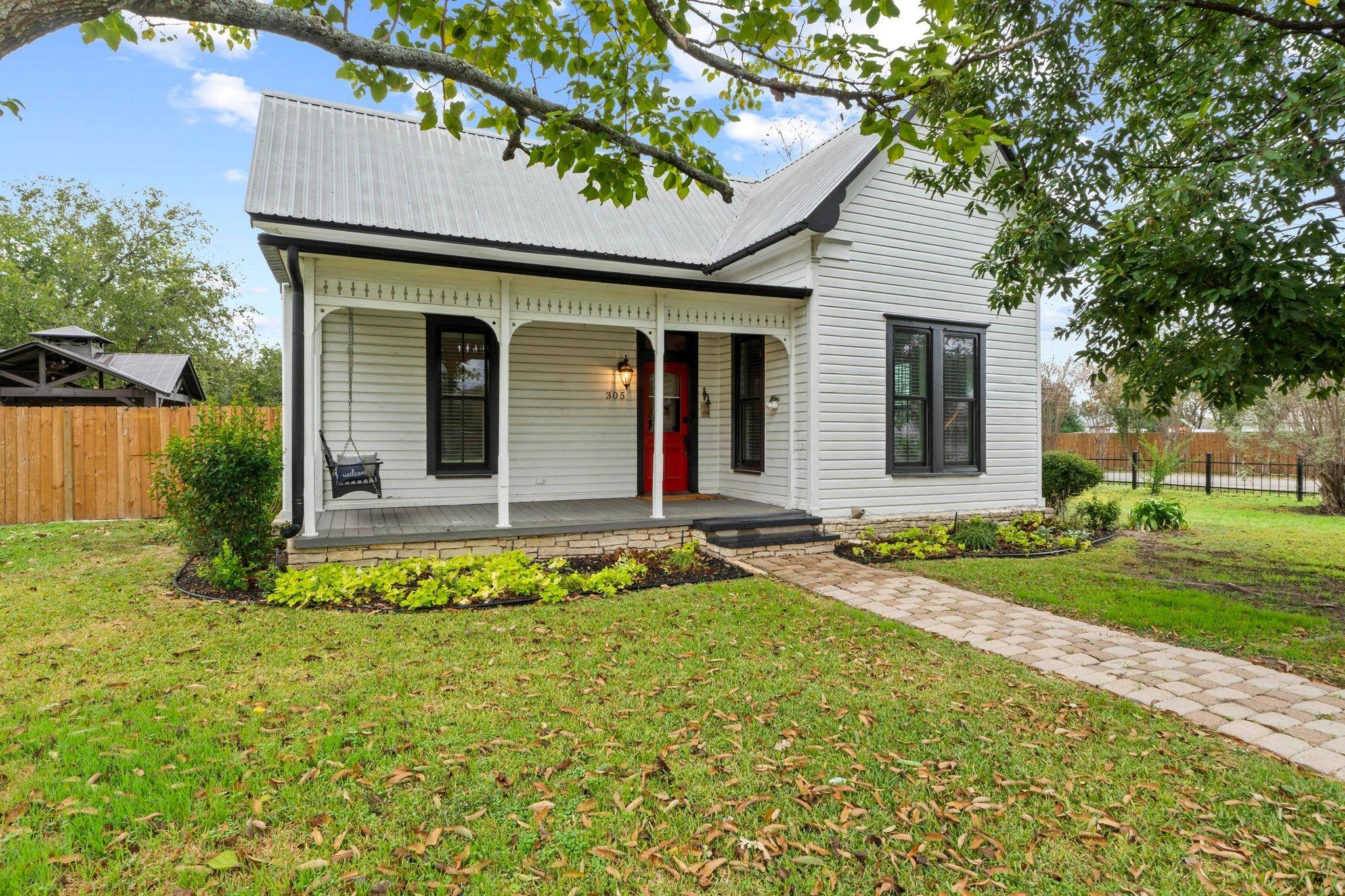 305 East ST, Hutto, TX 78634