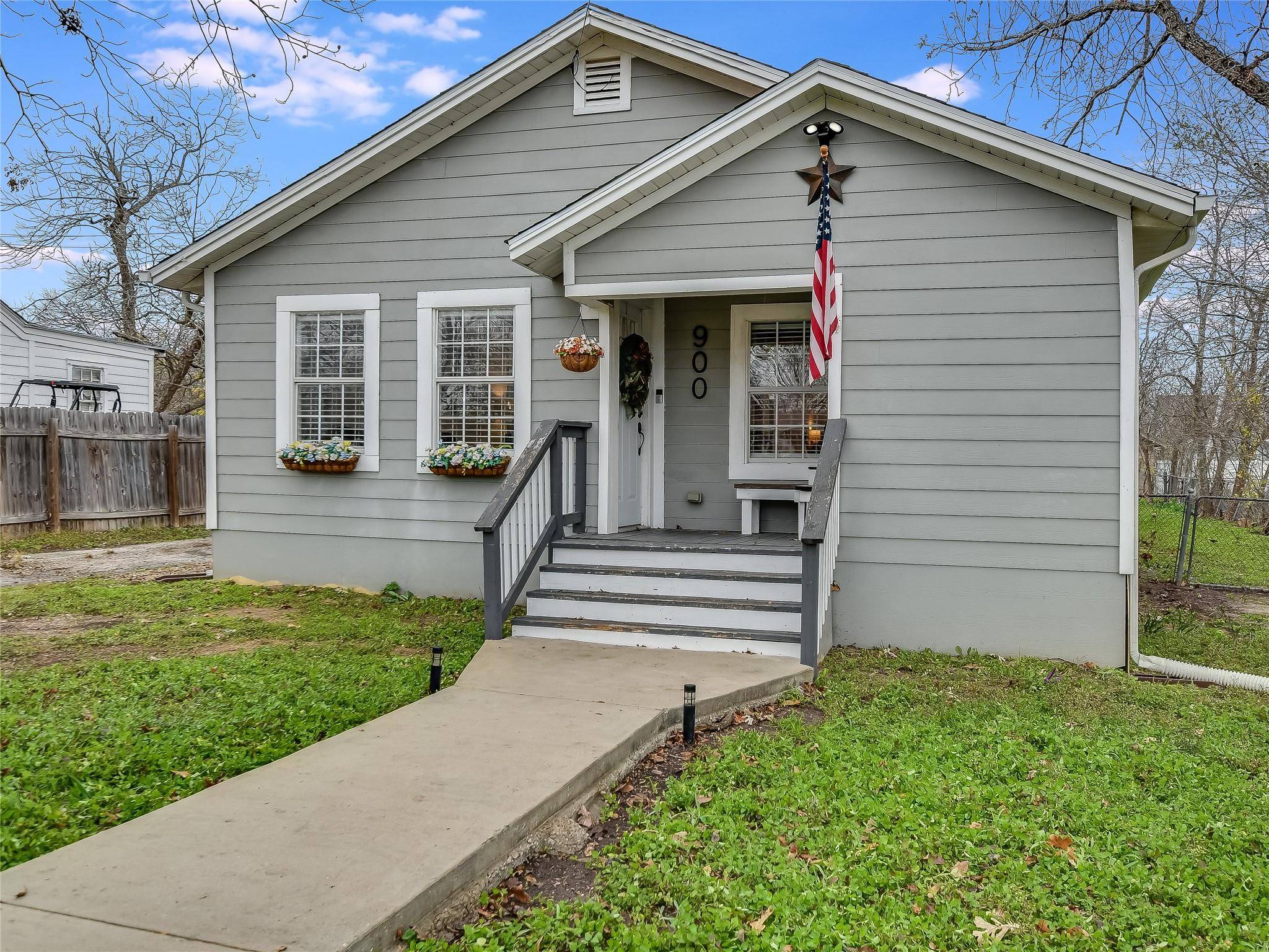 900 Victoria ST, Taylor, TX 76574