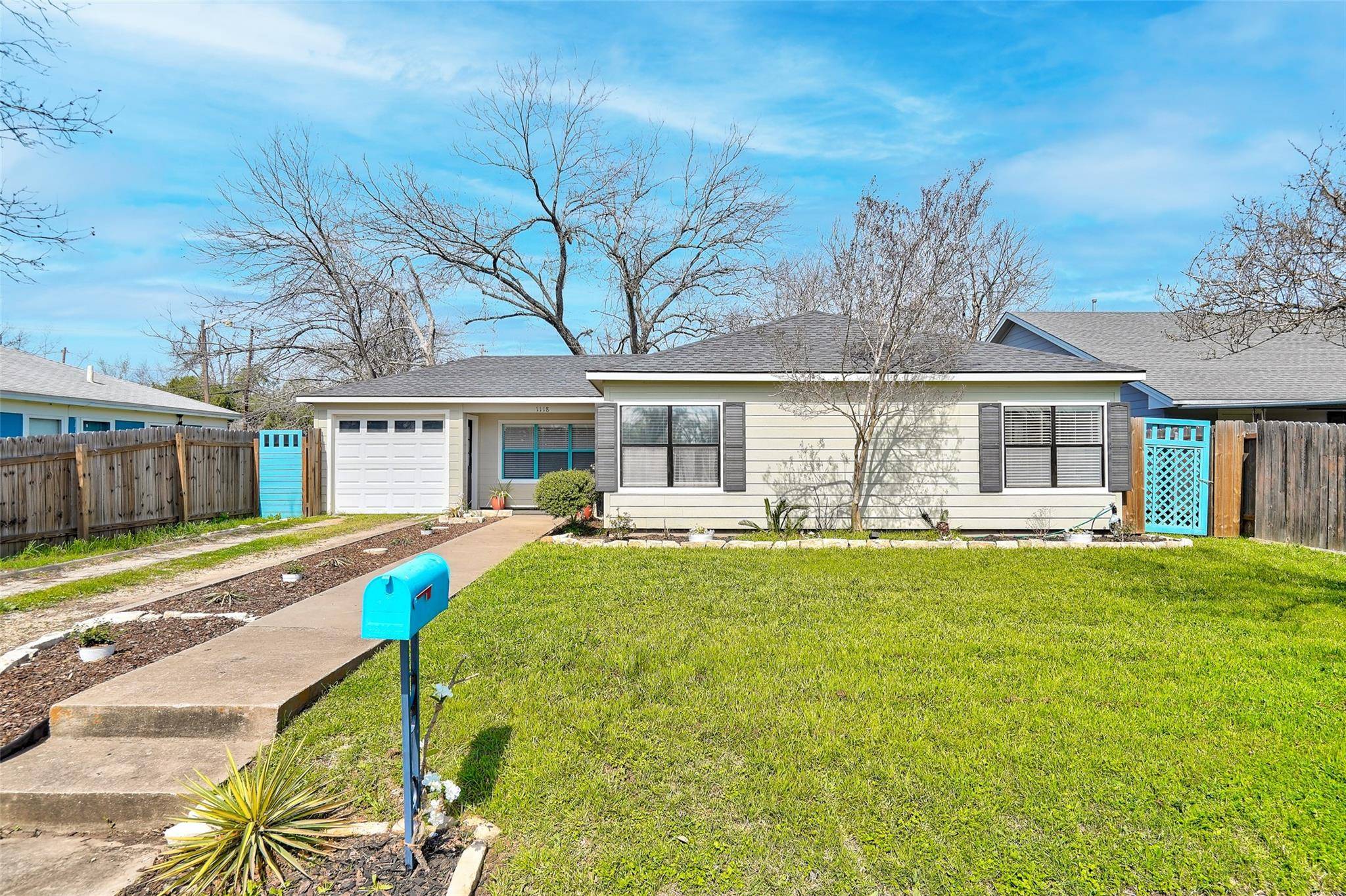 1118 Fisher ST, Taylor, TX 76574