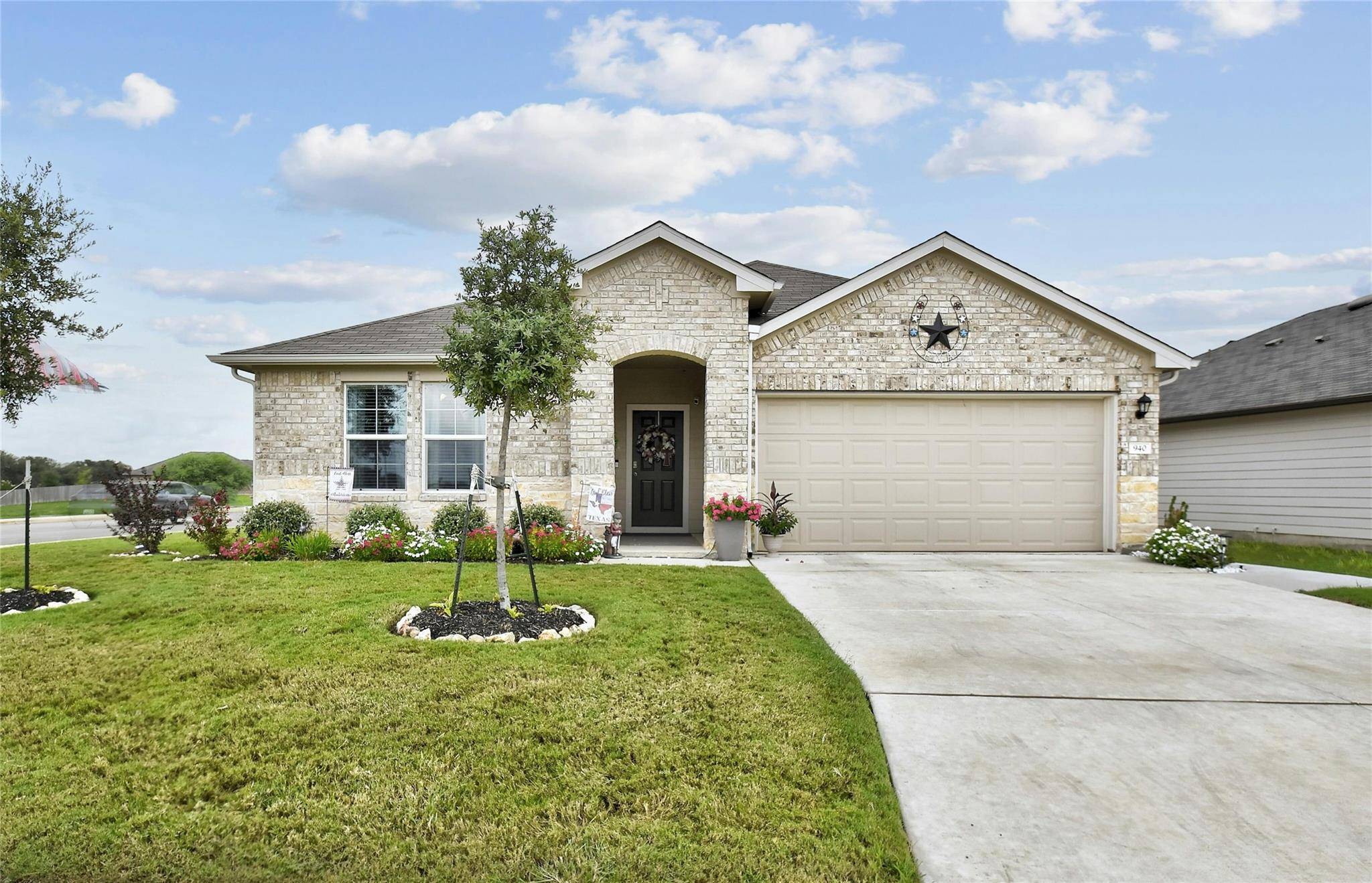 940 Armadillo DR, Seguin, TX 78155