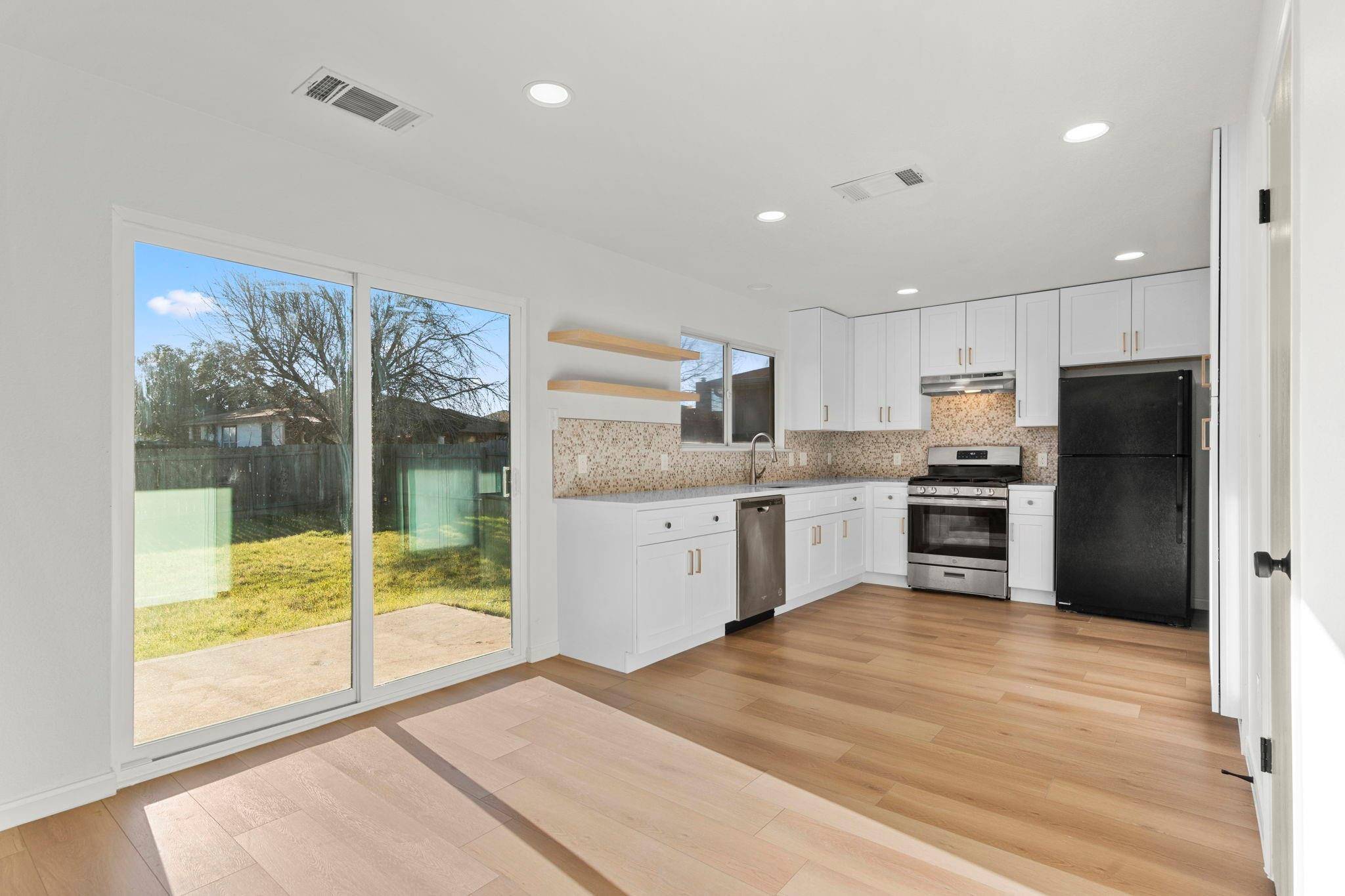 237 Spring Branch DR, Kyle, TX 78640