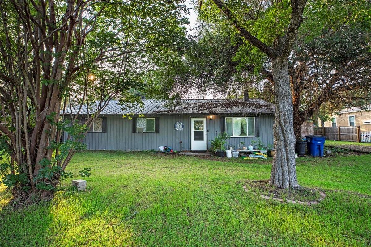 335 E Zipp RD, New Braunfels, TX 78130