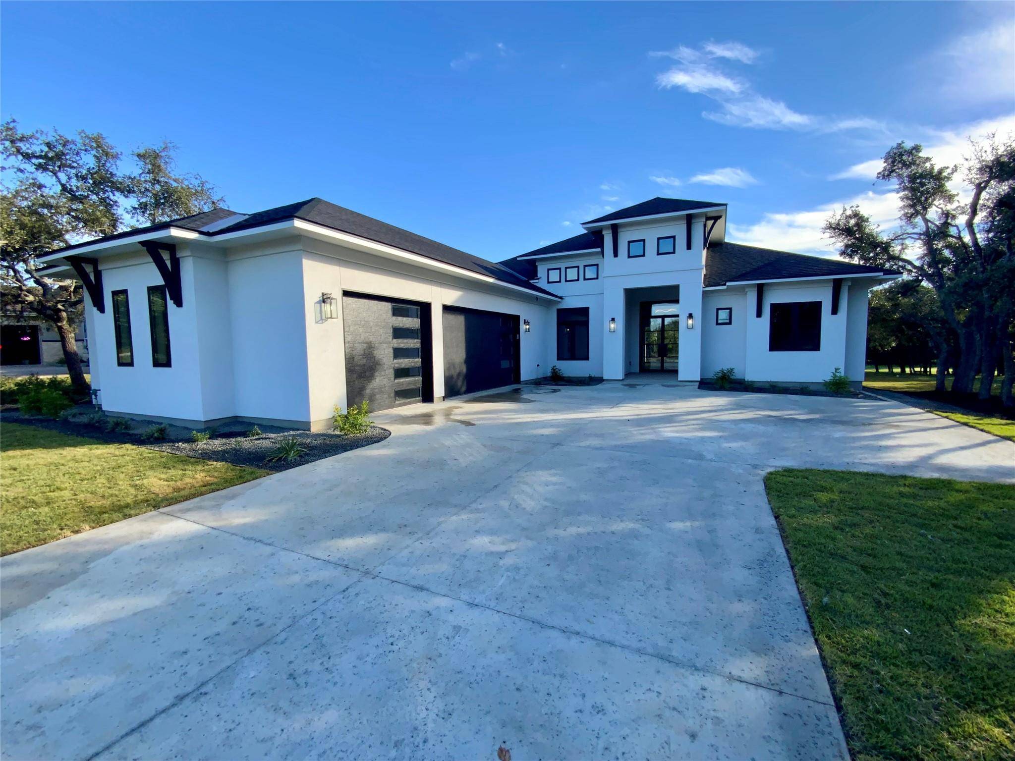 511 Onion Creek LN, Driftwood, TX 78619