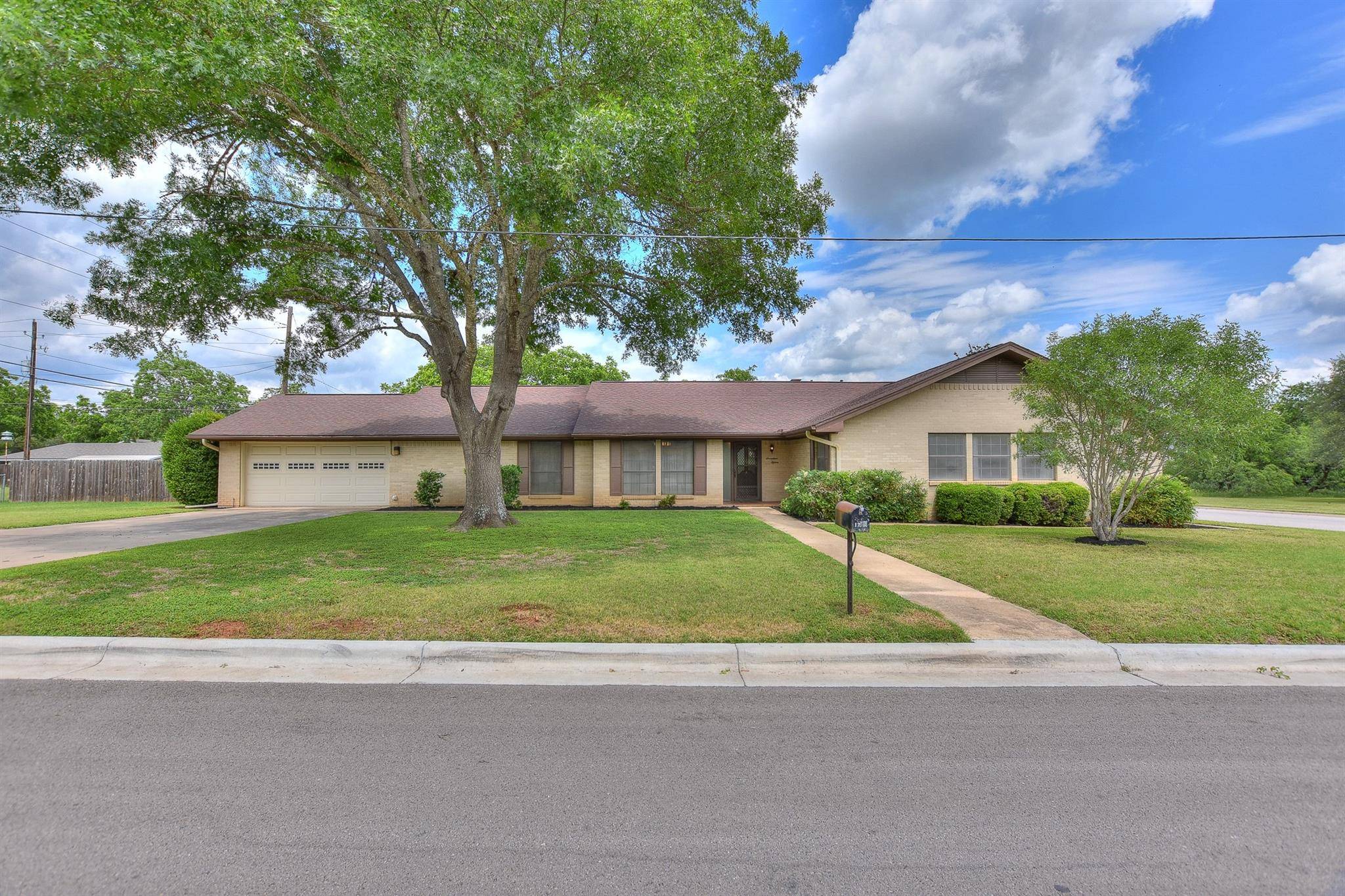 1715 Dawn DR, Georgetown, TX 78628