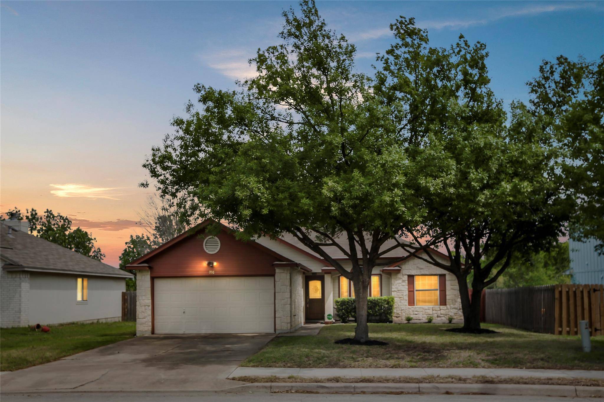 206 Meadowside DR, Hutto, TX 78634