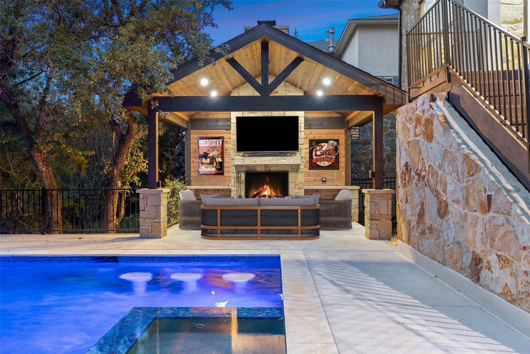 302 Duffy LN, Lakeway, TX 78738