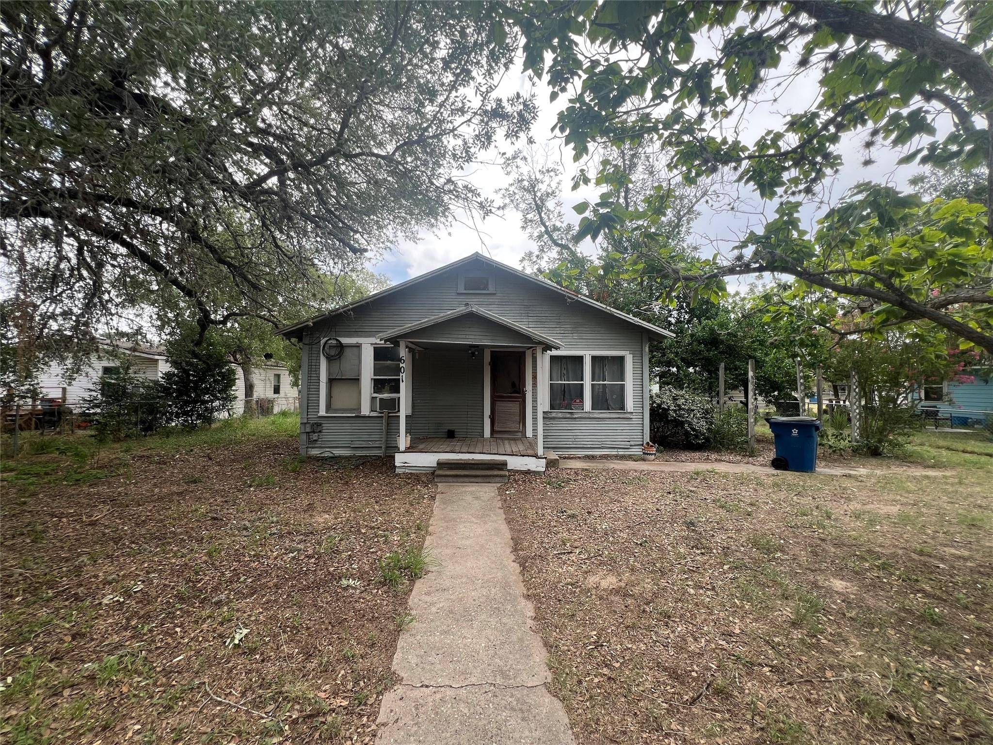 601 N Reed ST, Pleasanton, TX 78064