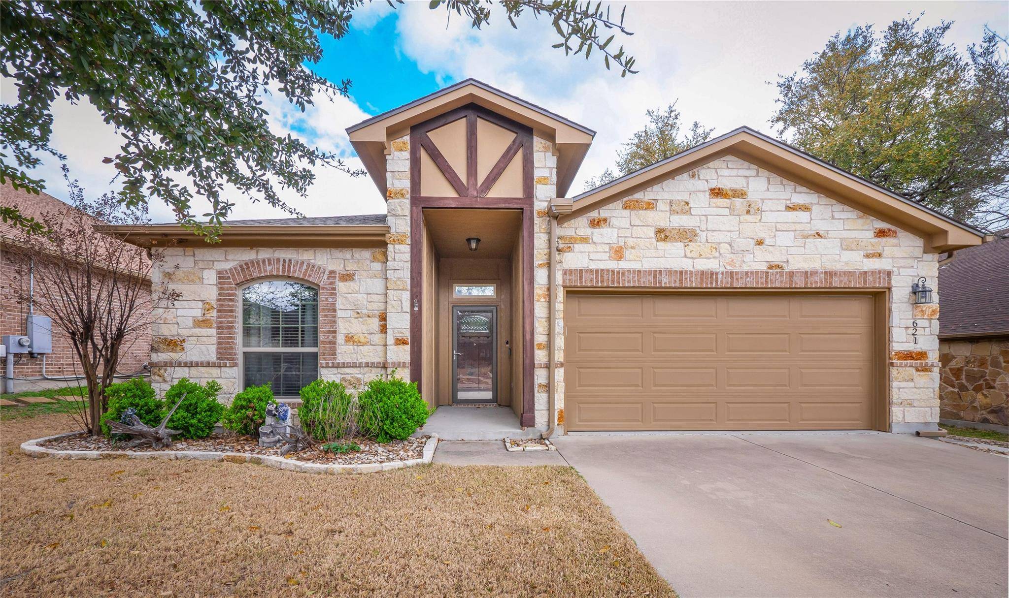 621 Algerita DR, Georgetown, TX 78628