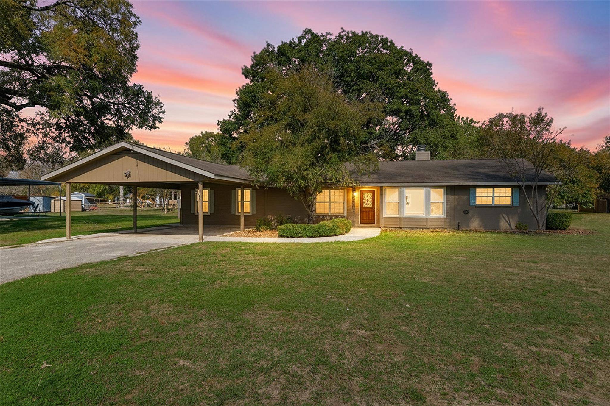 163 Lakeside DR, Seguin, TX 78155