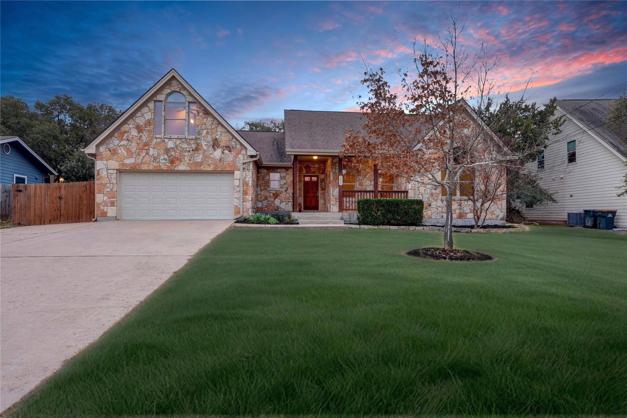 205 Errol DR, Spicewood, TX 78669