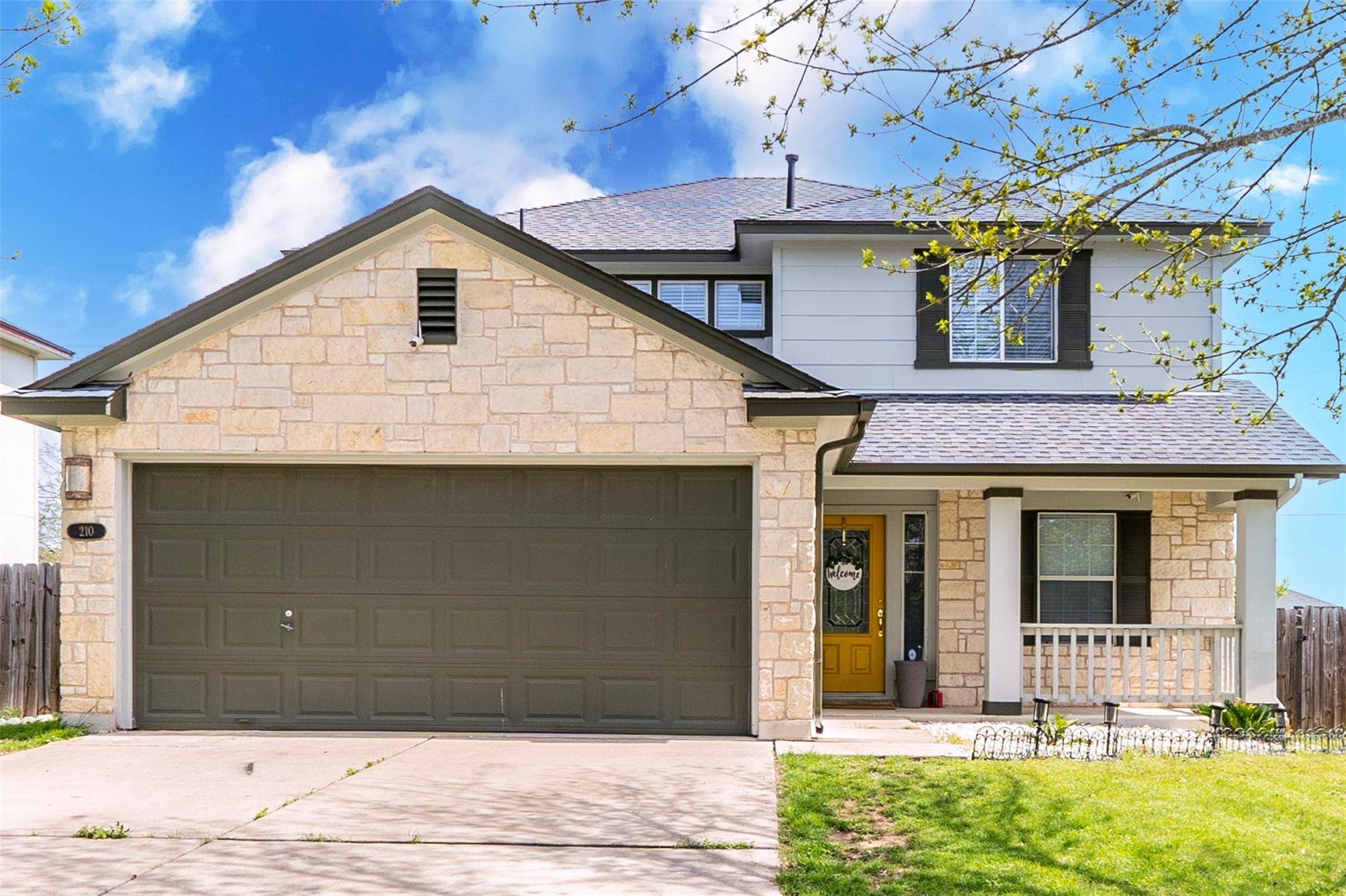 210 Saint Marys DR, Hutto, TX 78634
