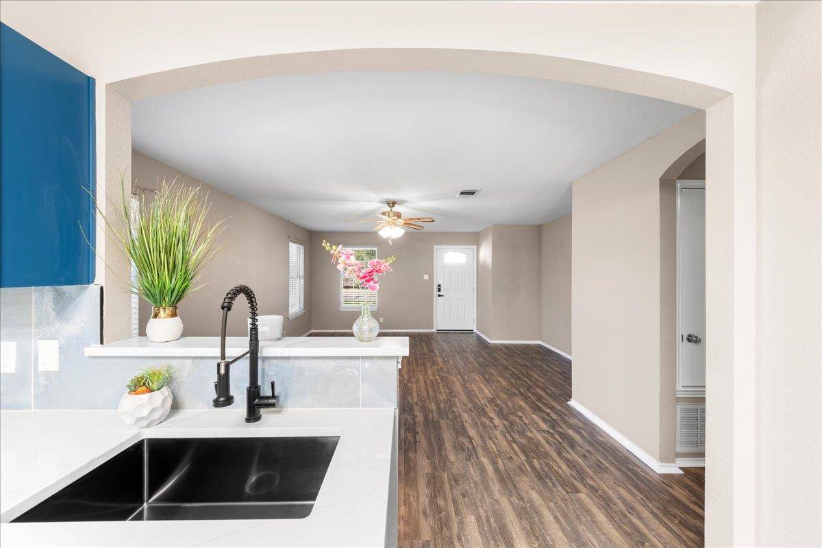 202 Ashbury DR, Leander, TX 78641