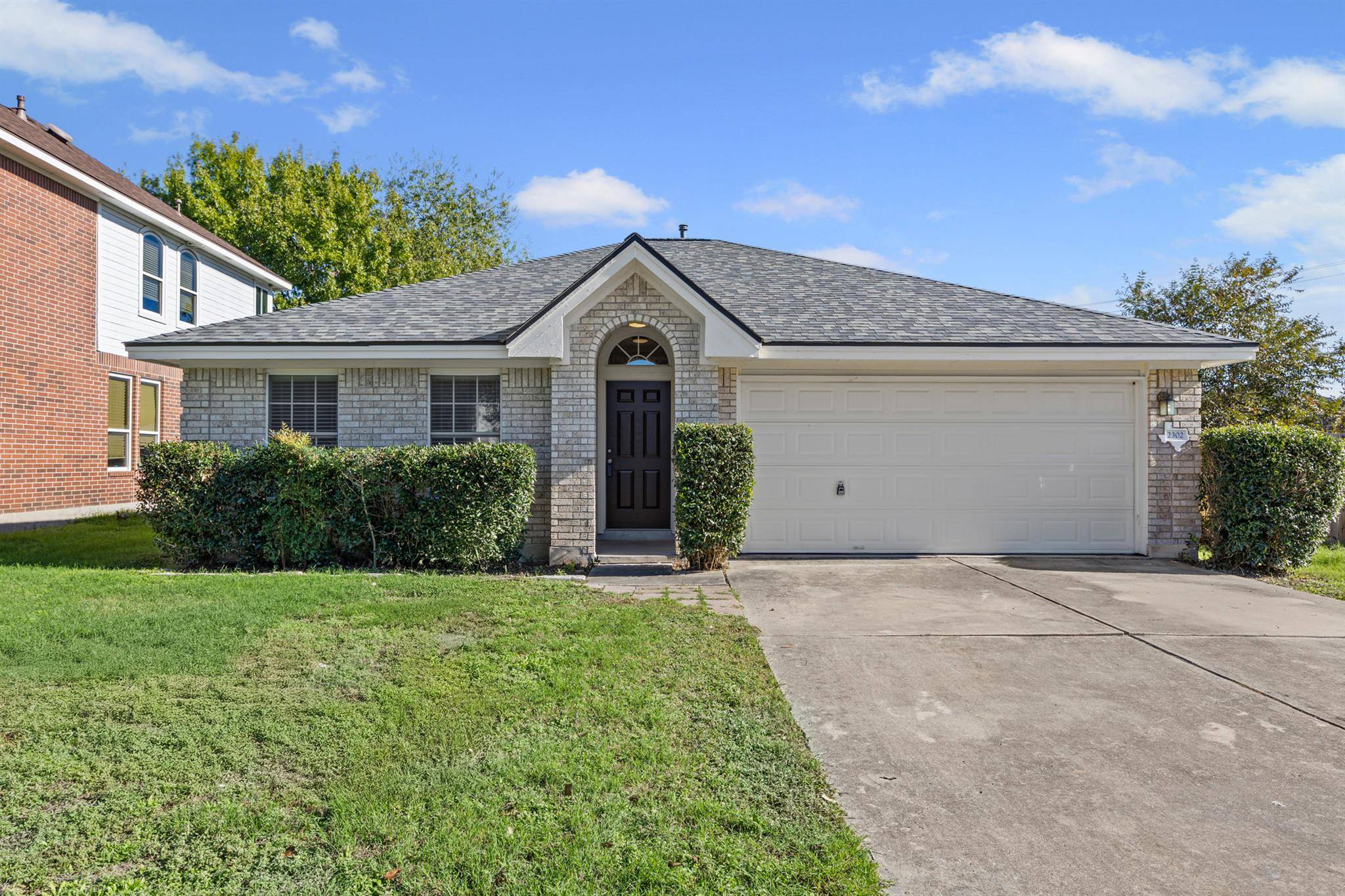 2302 Loquat LN, Round Rock, TX 78664
